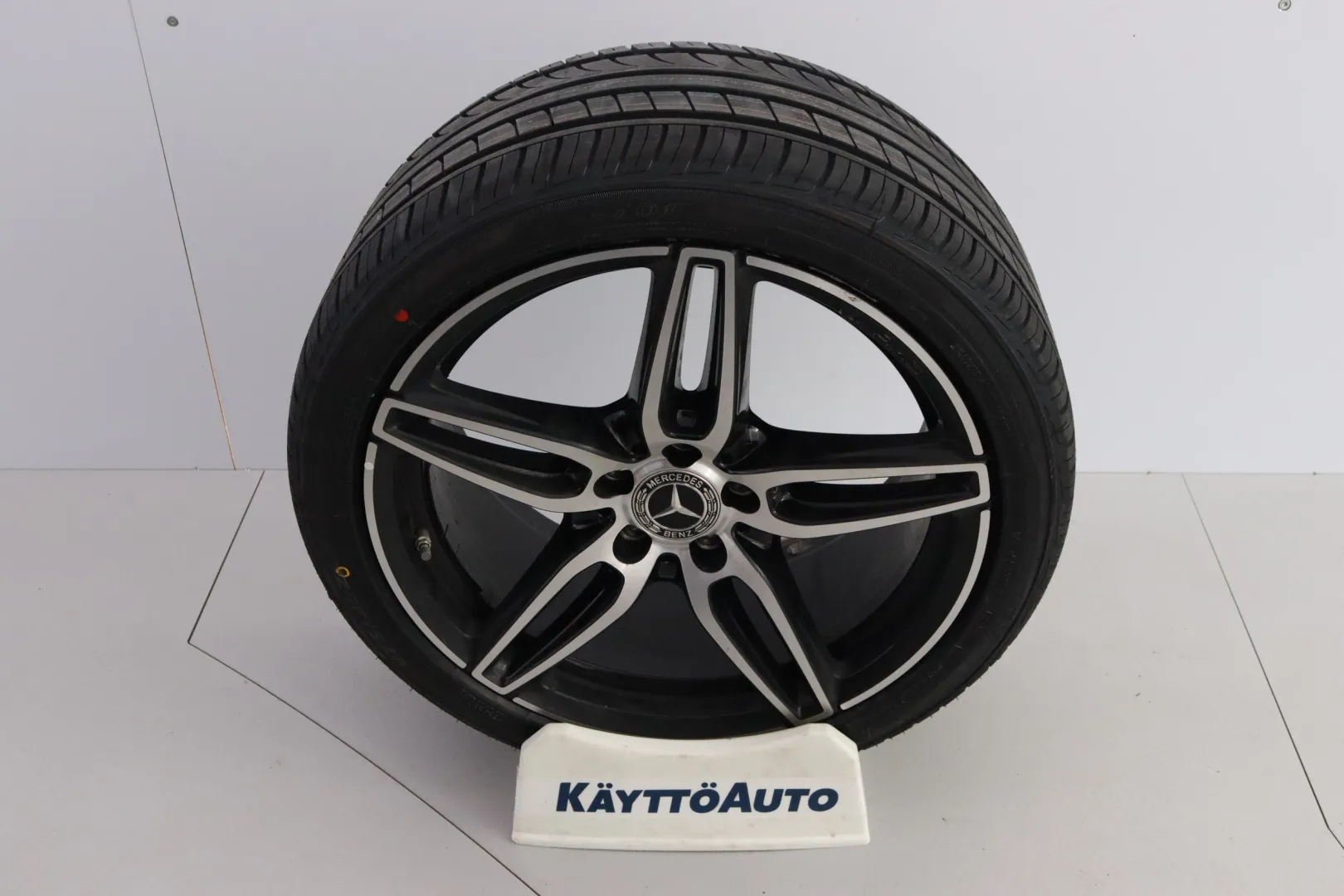 MERCEDES-BENZ E LON-216 carousel image