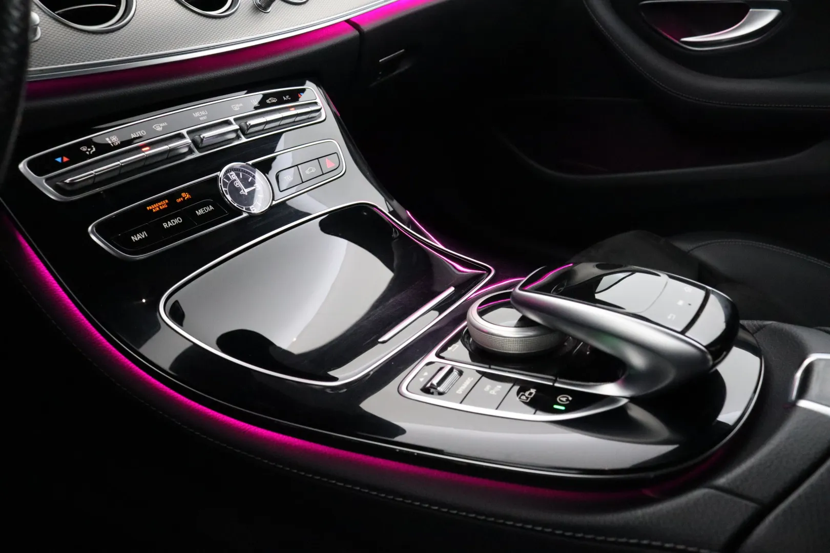 MERCEDES-BENZ E LON-216 carousel image