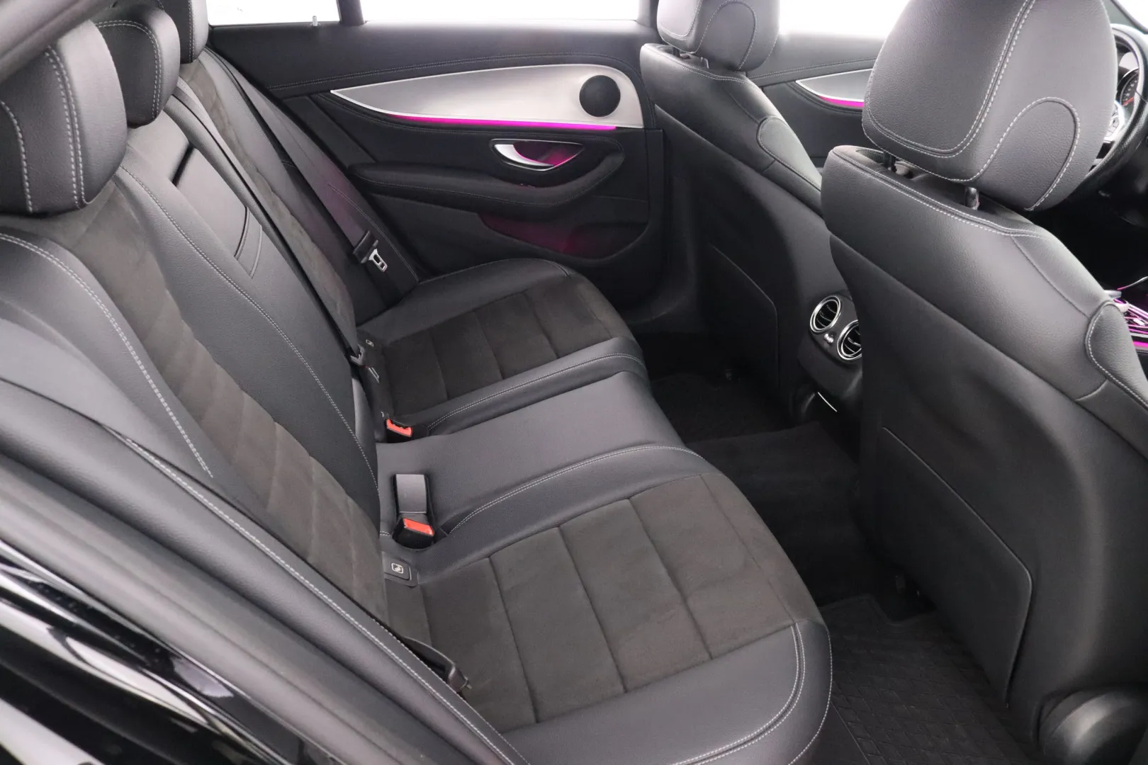 MERCEDES-BENZ E LON-216 carousel image