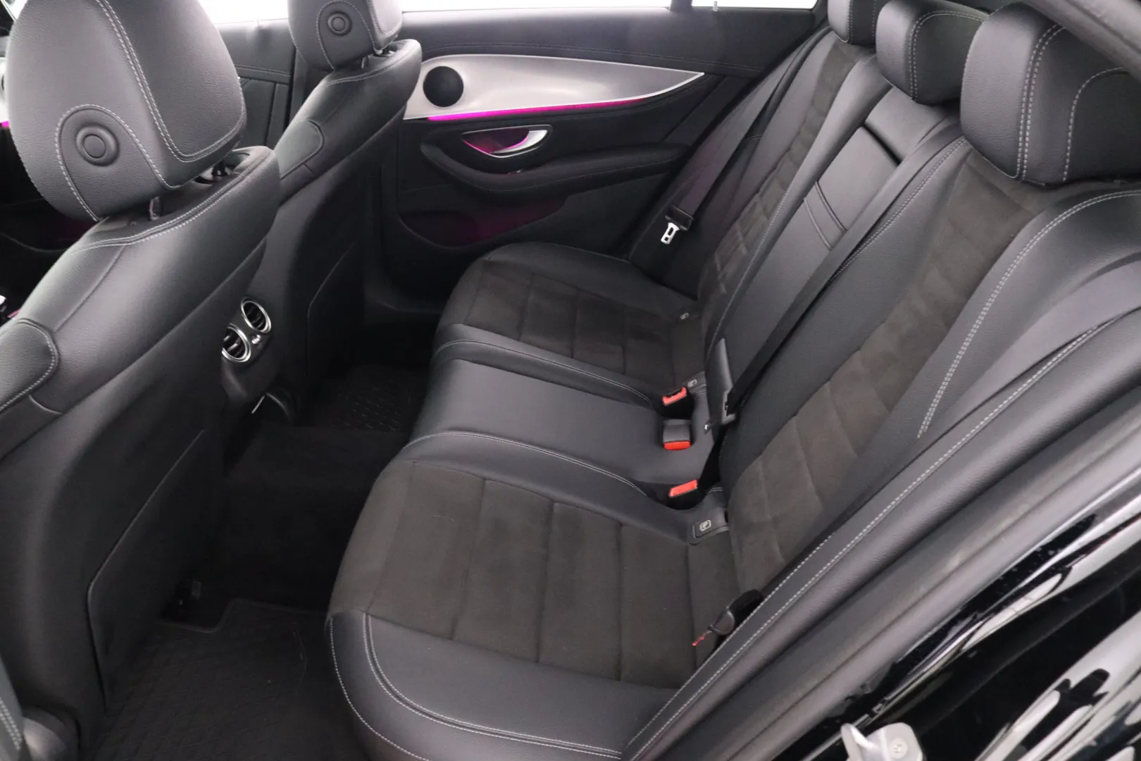 MERCEDES-BENZ E LON-216 carousel image