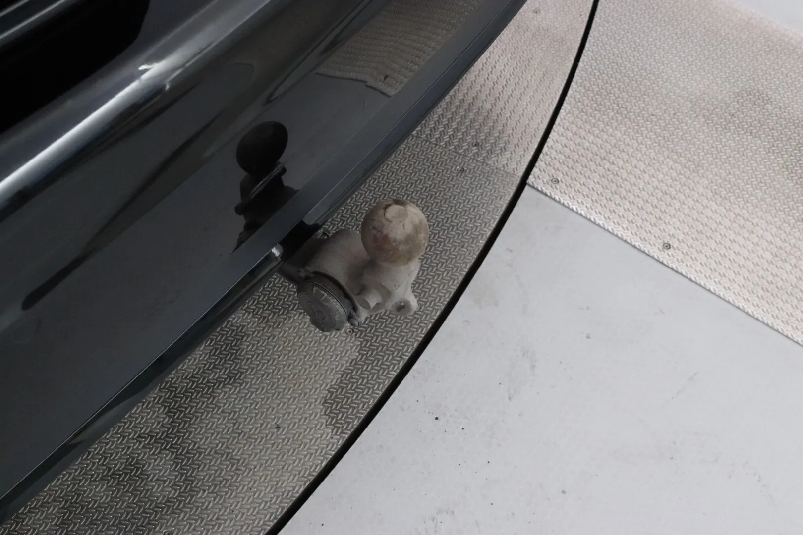 MERCEDES-BENZ E LON-216 carousel image