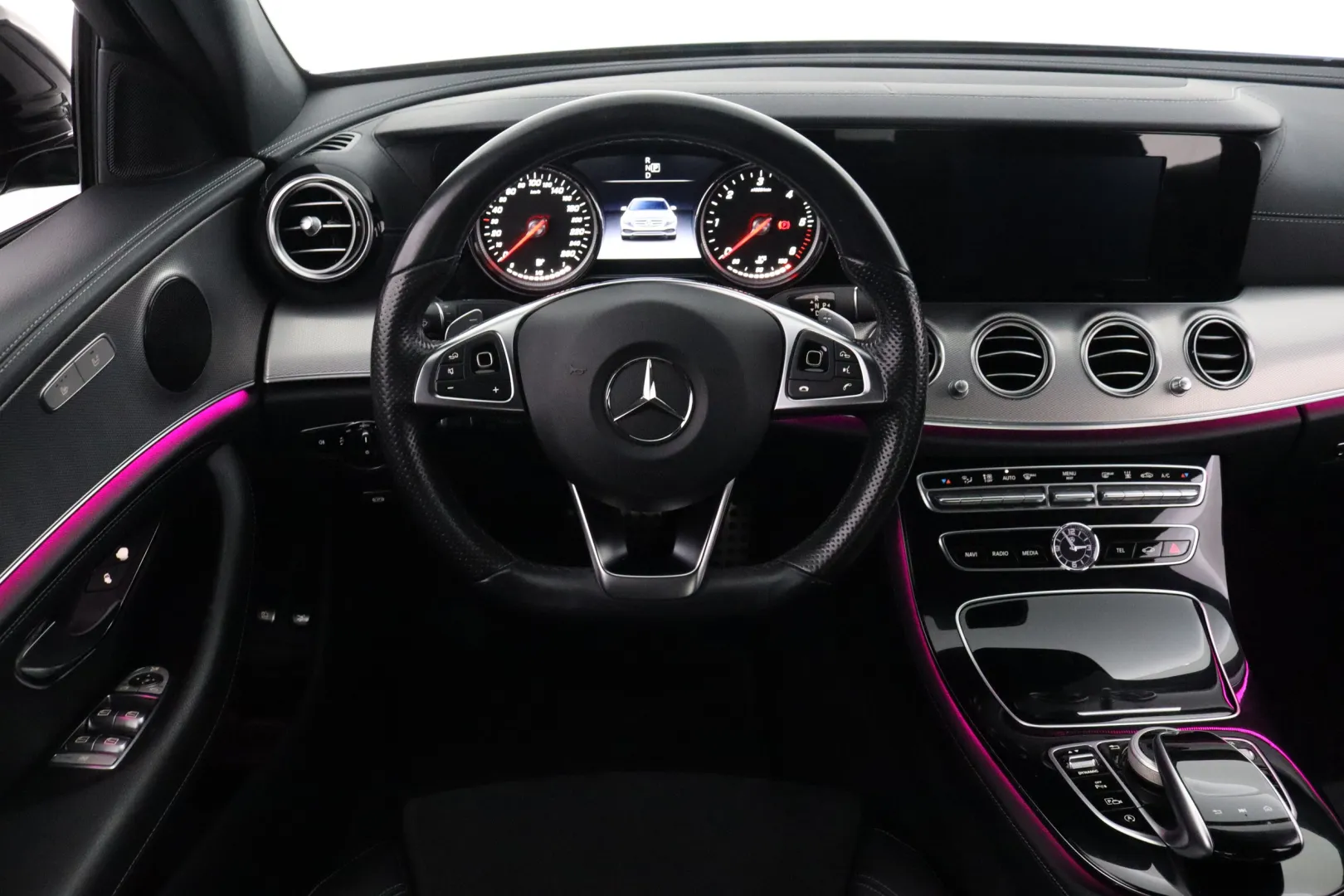 MERCEDES-BENZ E LON-216 carousel image