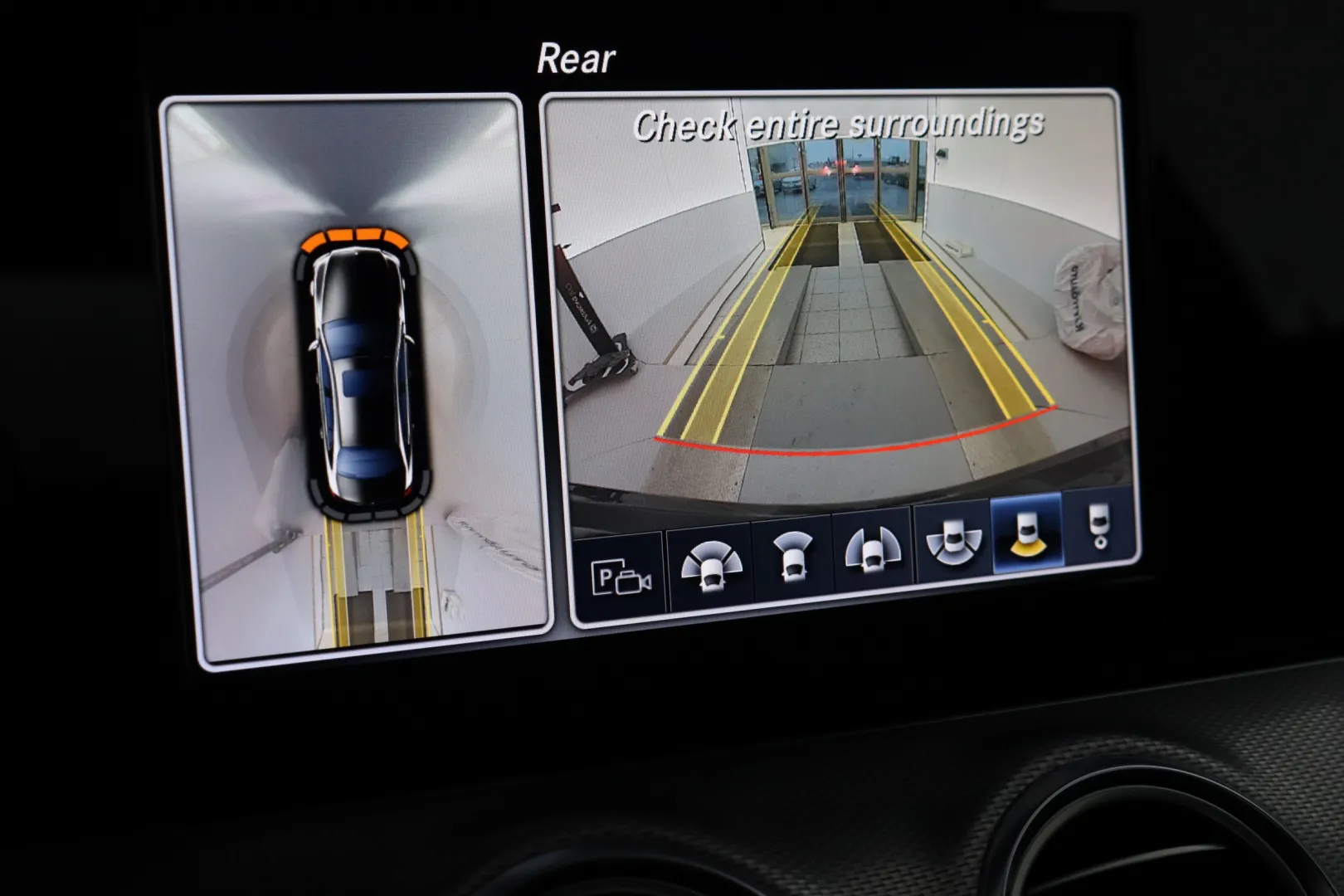 MERCEDES-BENZ E LON-216 carousel image