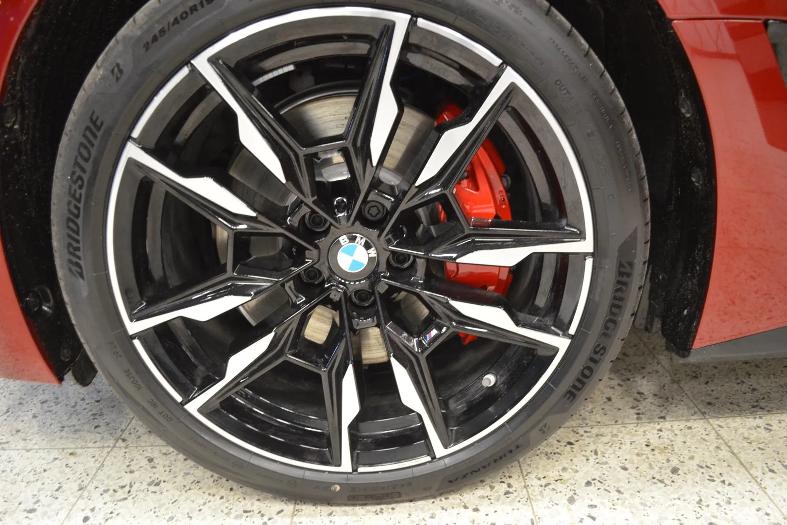 BMW i4 KXL-325 carousel image