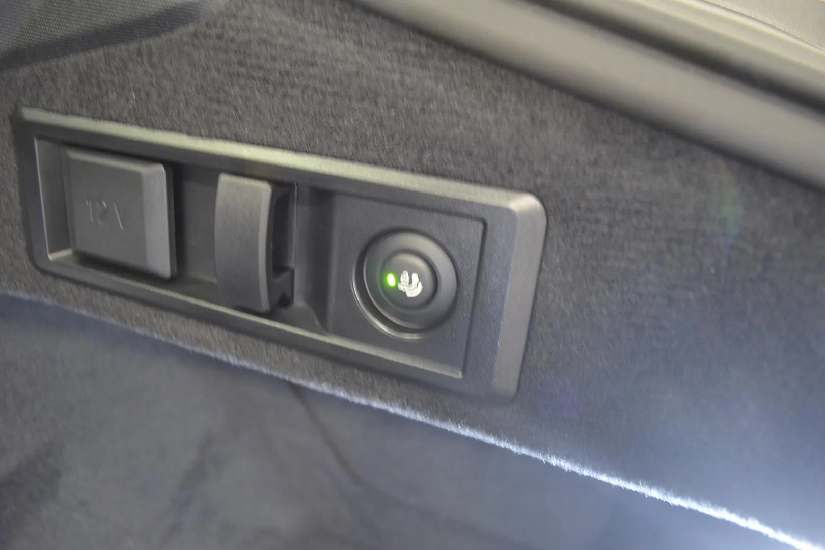 BMW i4 KXL-325 carousel image