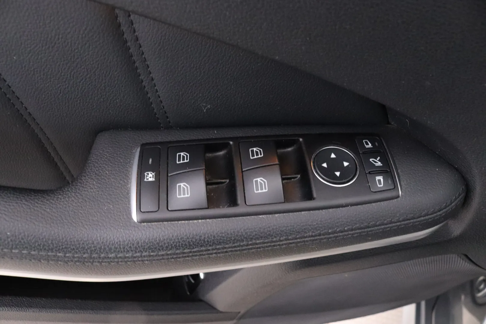 MERCEDES-BENZ E ERT-391 carousel image