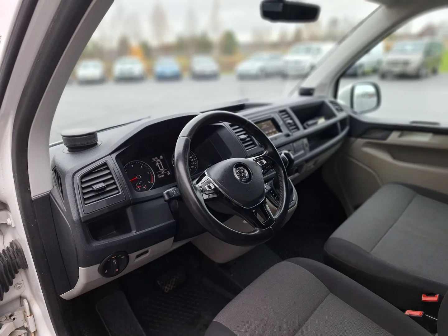 VOLKSWAGEN Transporter YLC-721 carousel image