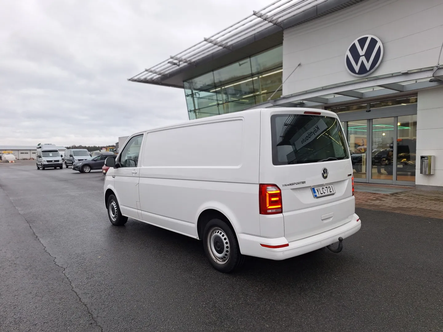 VOLKSWAGEN Transporter YLC-721 carousel image