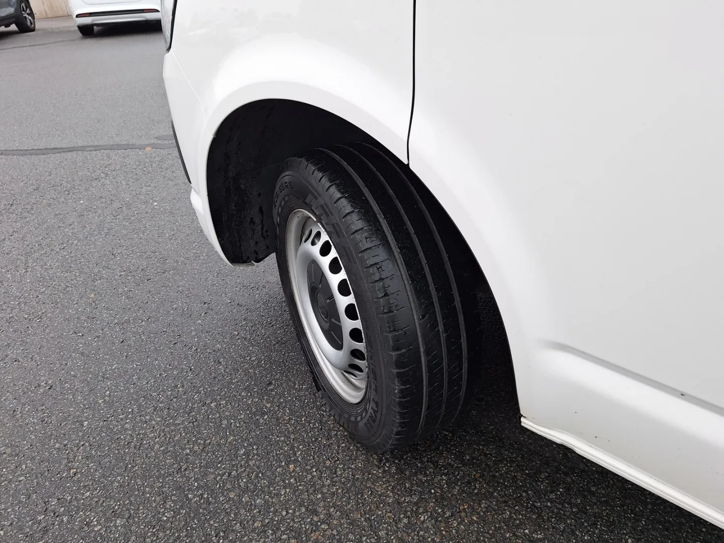 VOLKSWAGEN Transporter YLC-721 carousel image