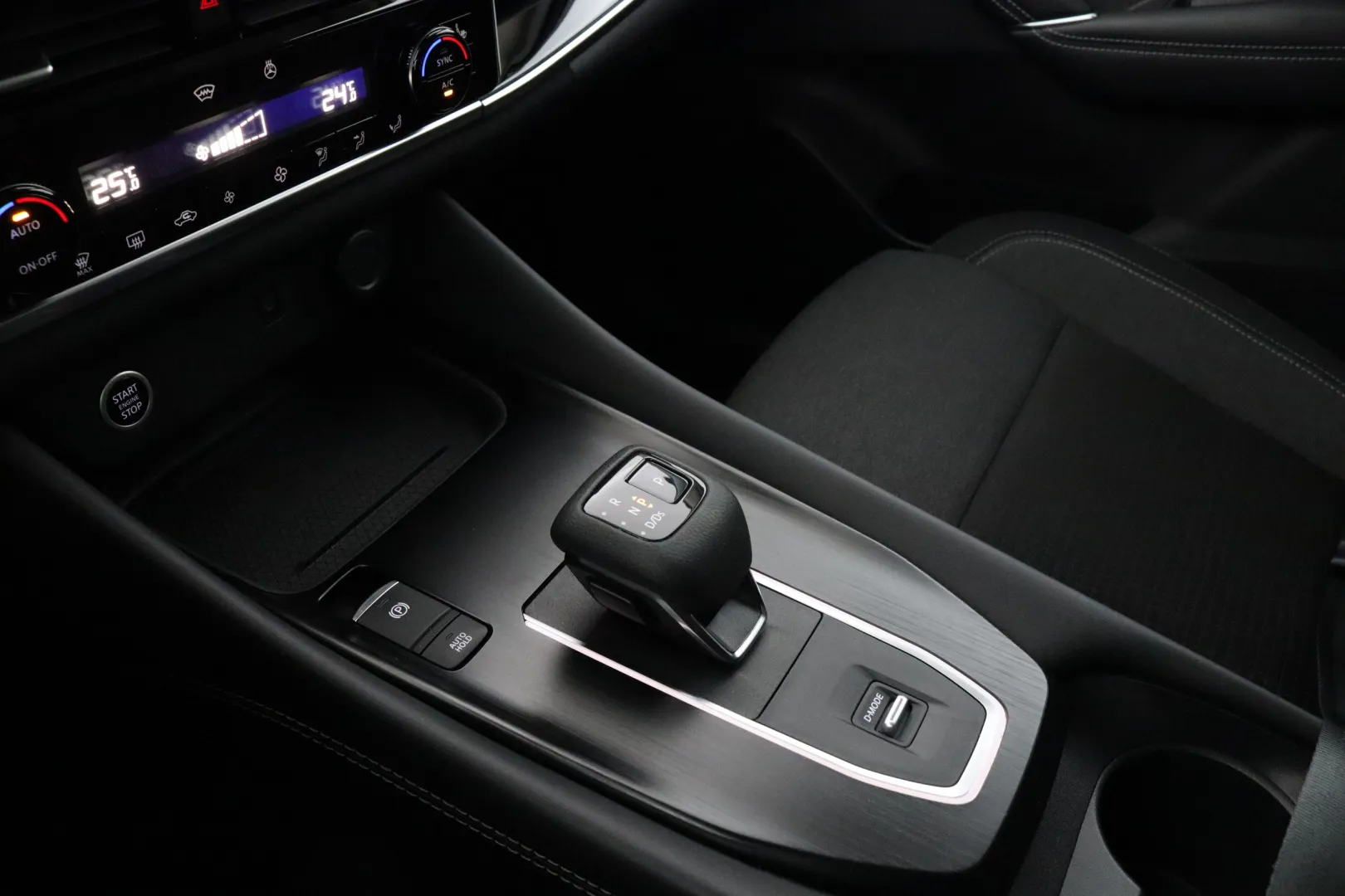 NISSAN Qashqai SOU-245 carousel image