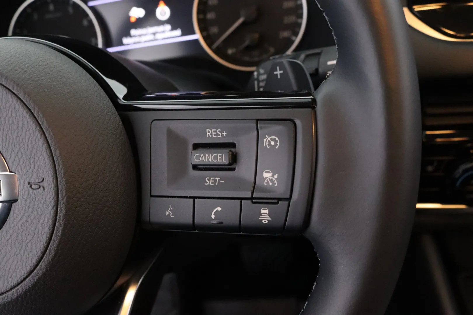 NISSAN Qashqai SOU-245 carousel image