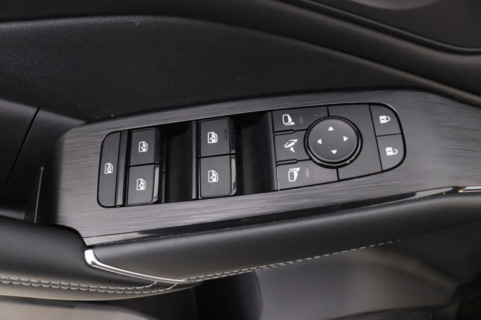 NISSAN Qashqai SOU-245 carousel image