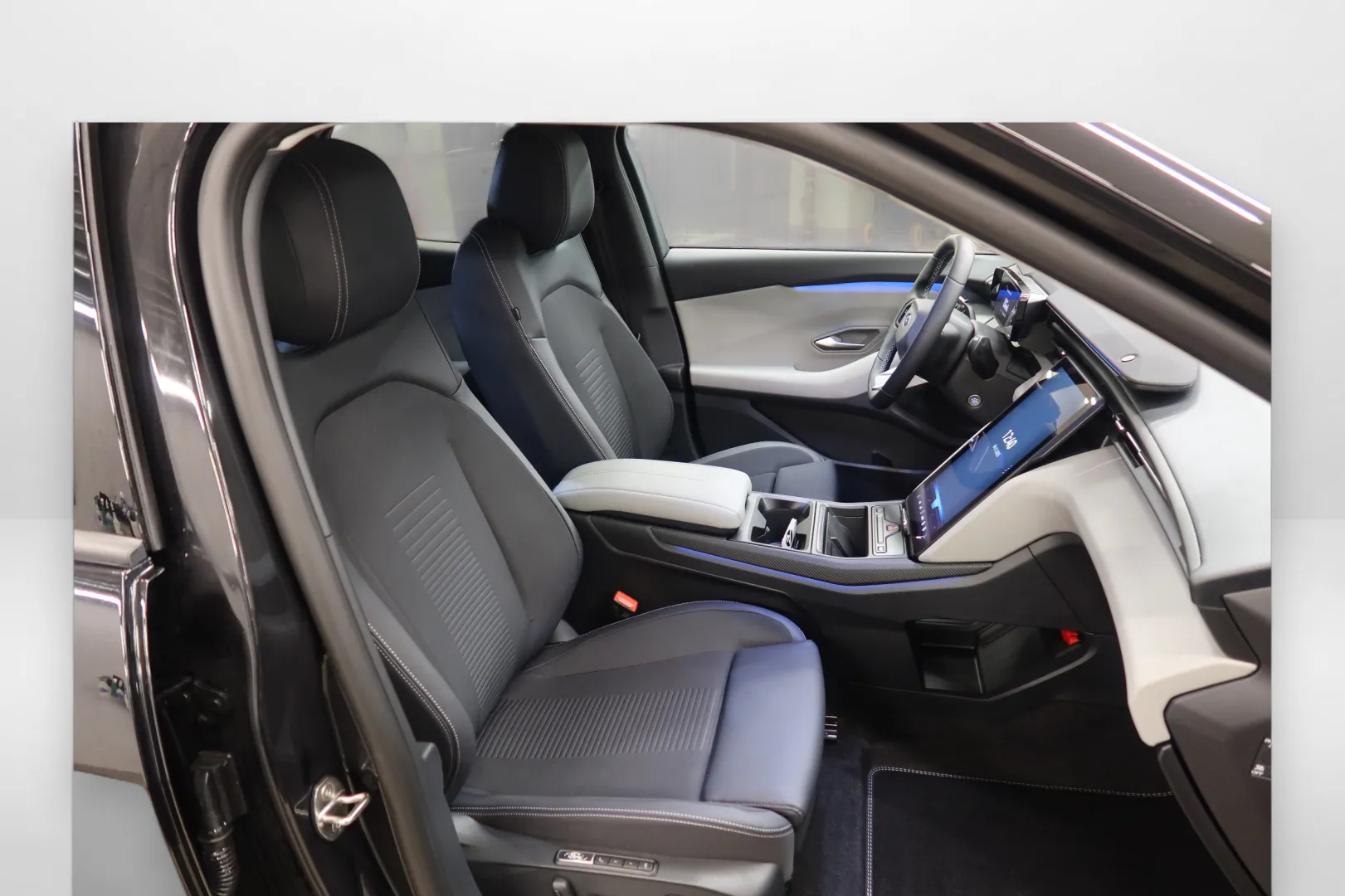 Ford Explorer ISU-351 carousel image