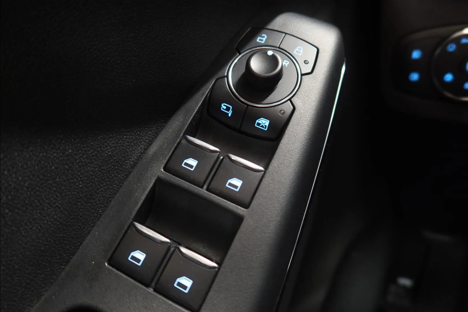 FORD Puma ZNV-885 carousel image