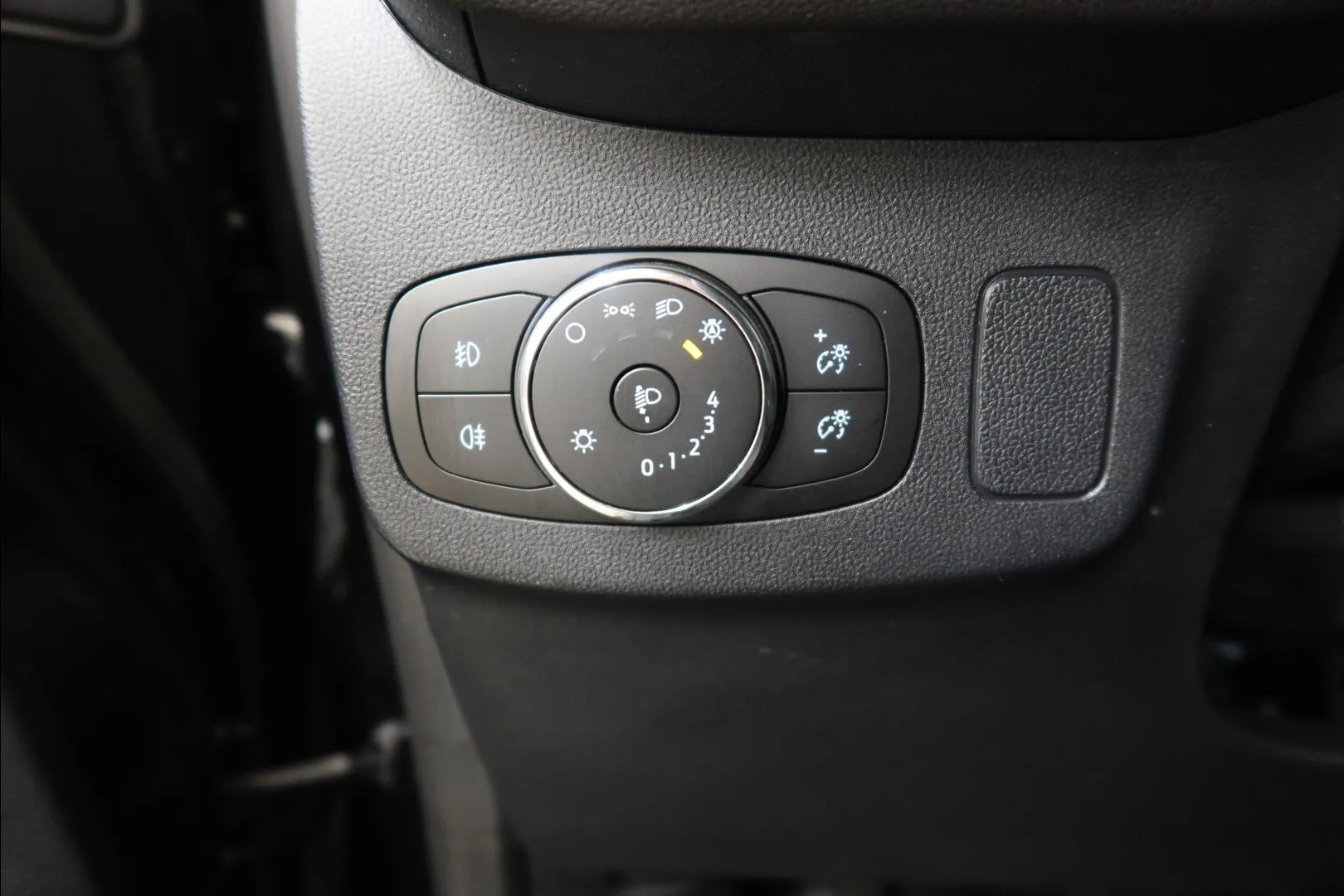 FORD Puma ZNV-885 carousel image