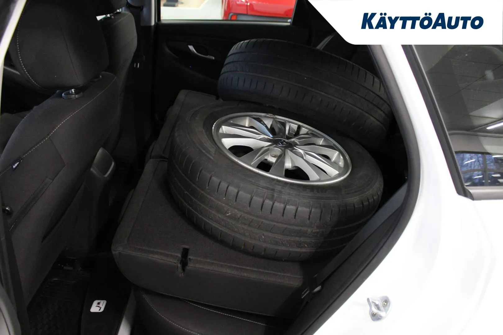 HYUNDAI i30 Wagon YJA-257 carousel image