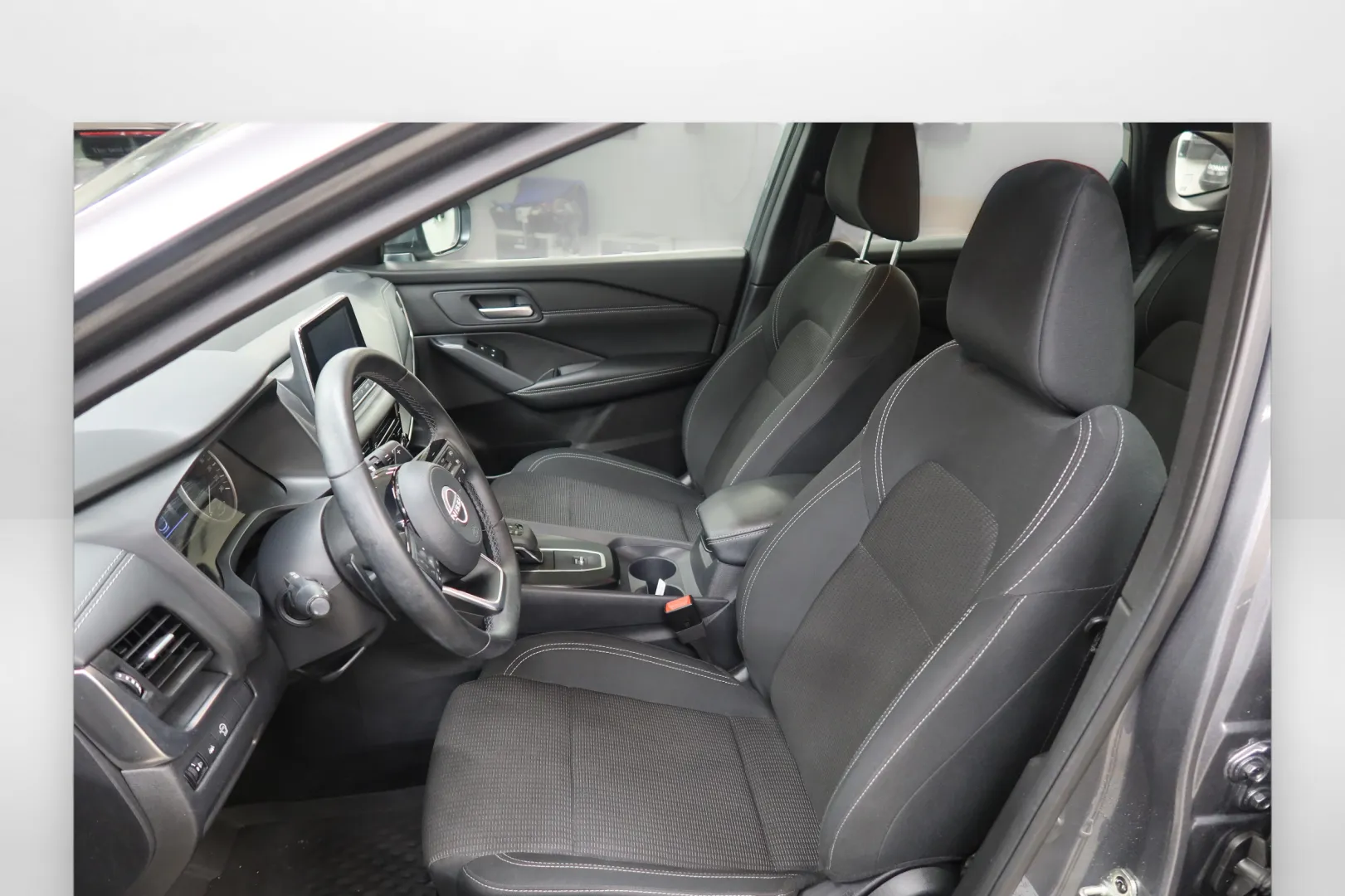 Nissan Qashqai NNR-836 carousel image