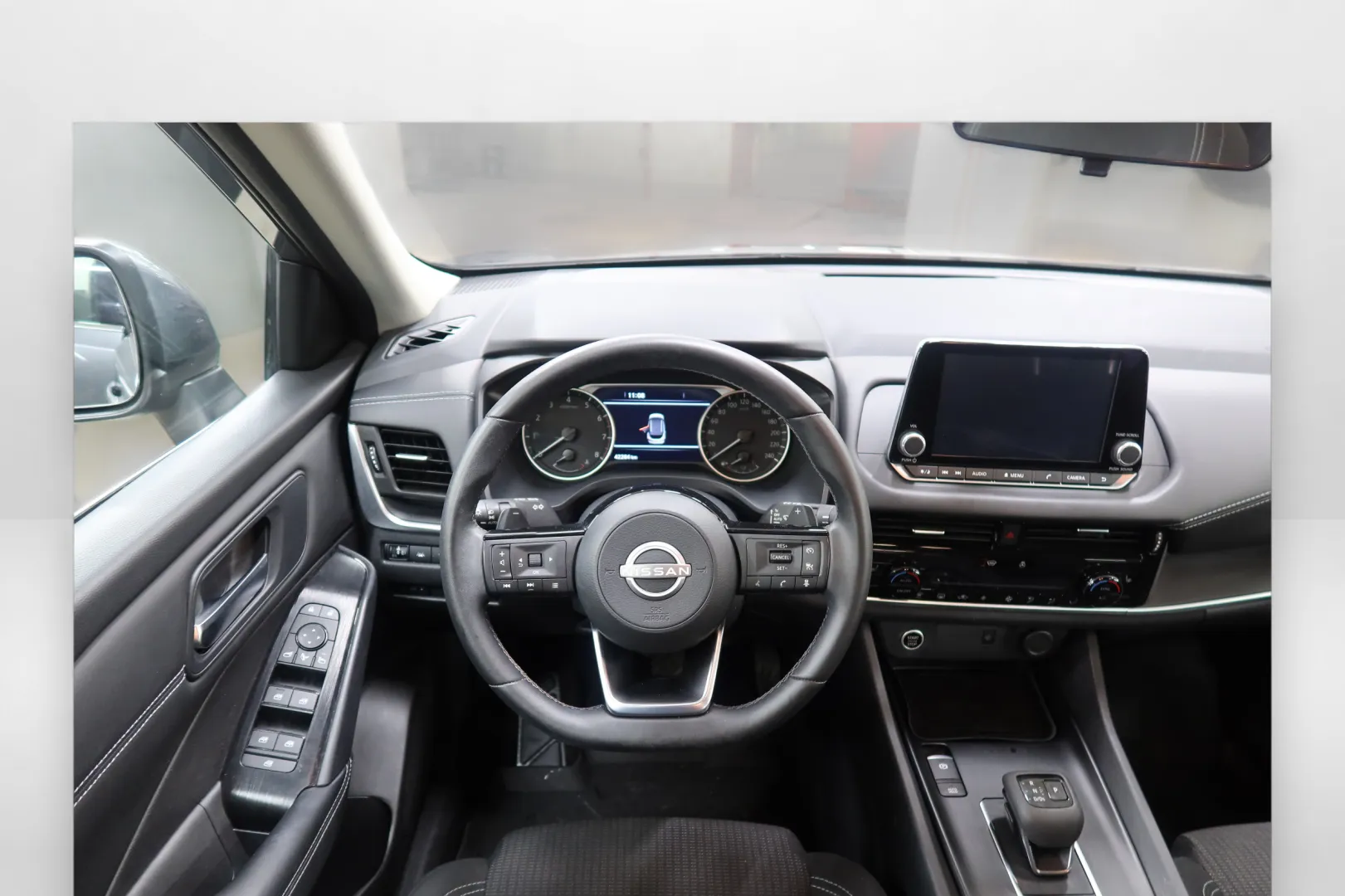 Nissan Qashqai NNR-836 carousel image