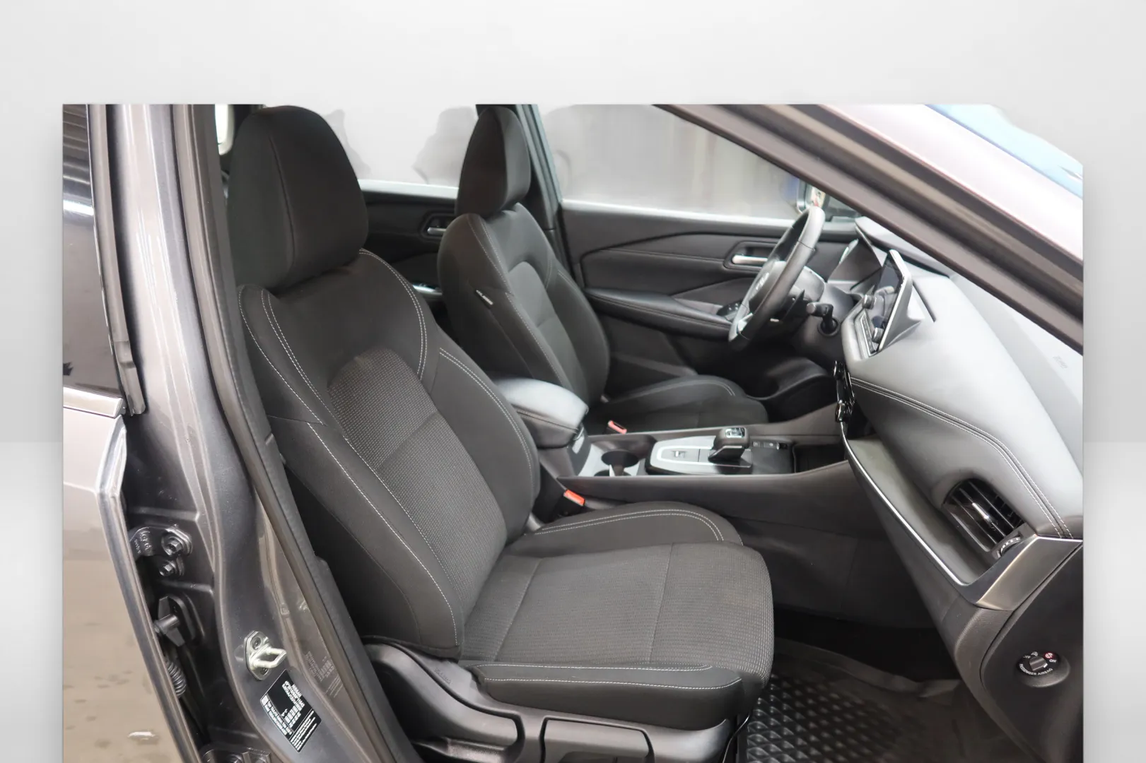 Nissan Qashqai NNR-836 carousel image