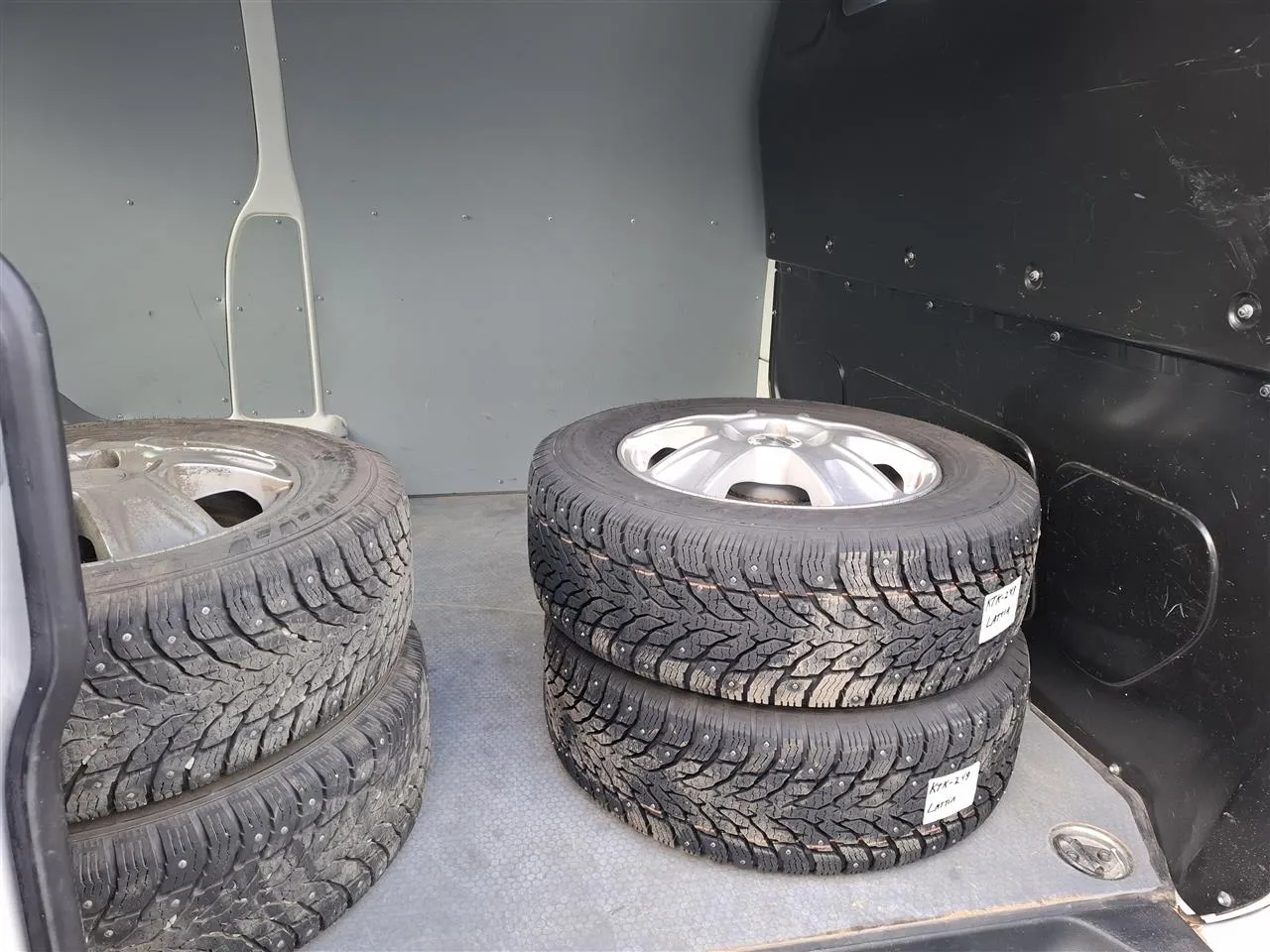 VOLKSWAGEN Transporter KTK-249 carousel image