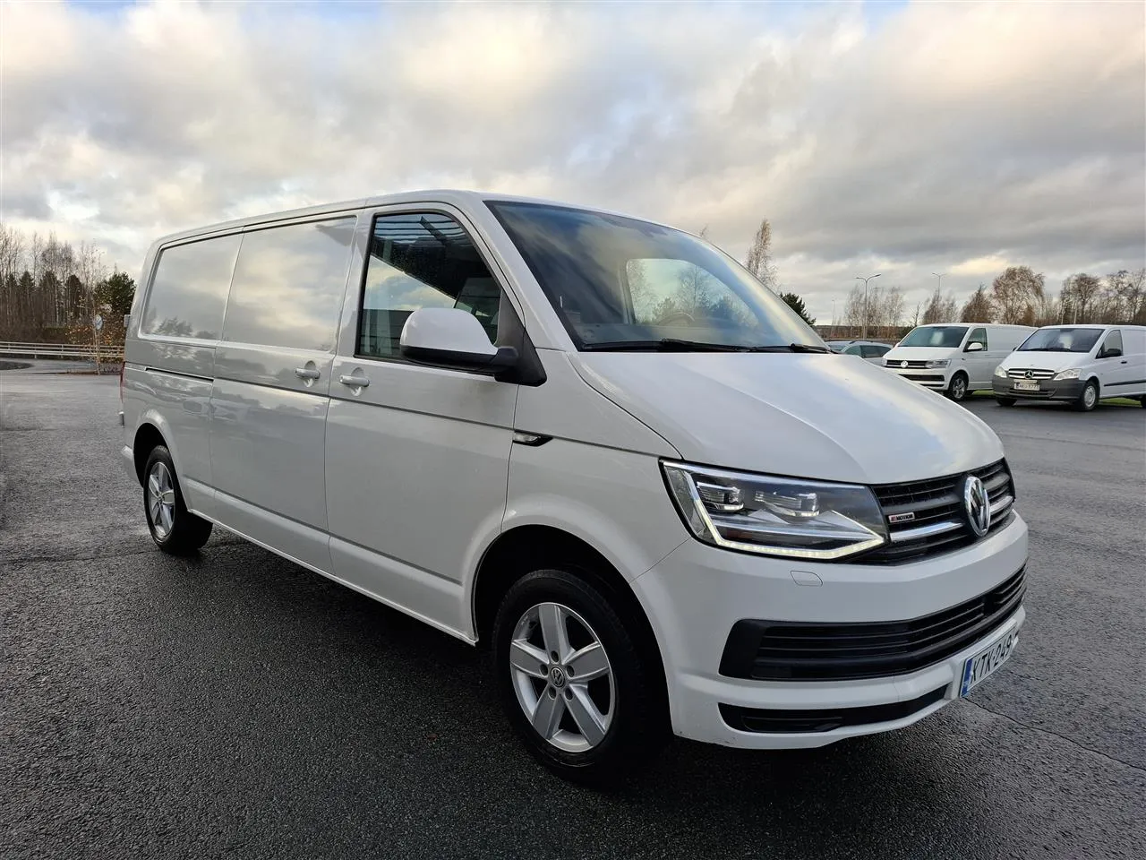 VOLKSWAGEN Transporter KTK-249 carousel image