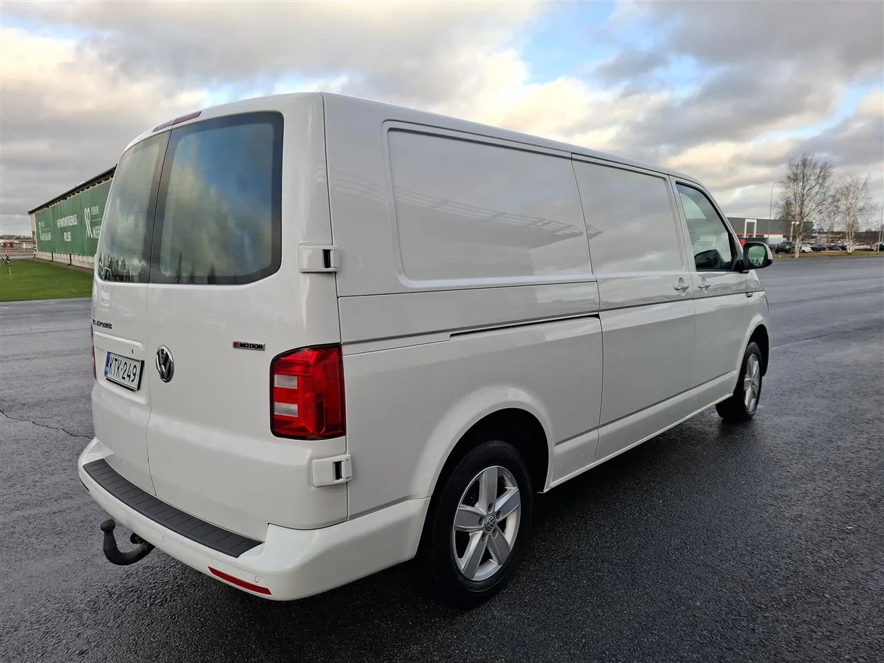 VOLKSWAGEN Transporter KTK-249 carousel image