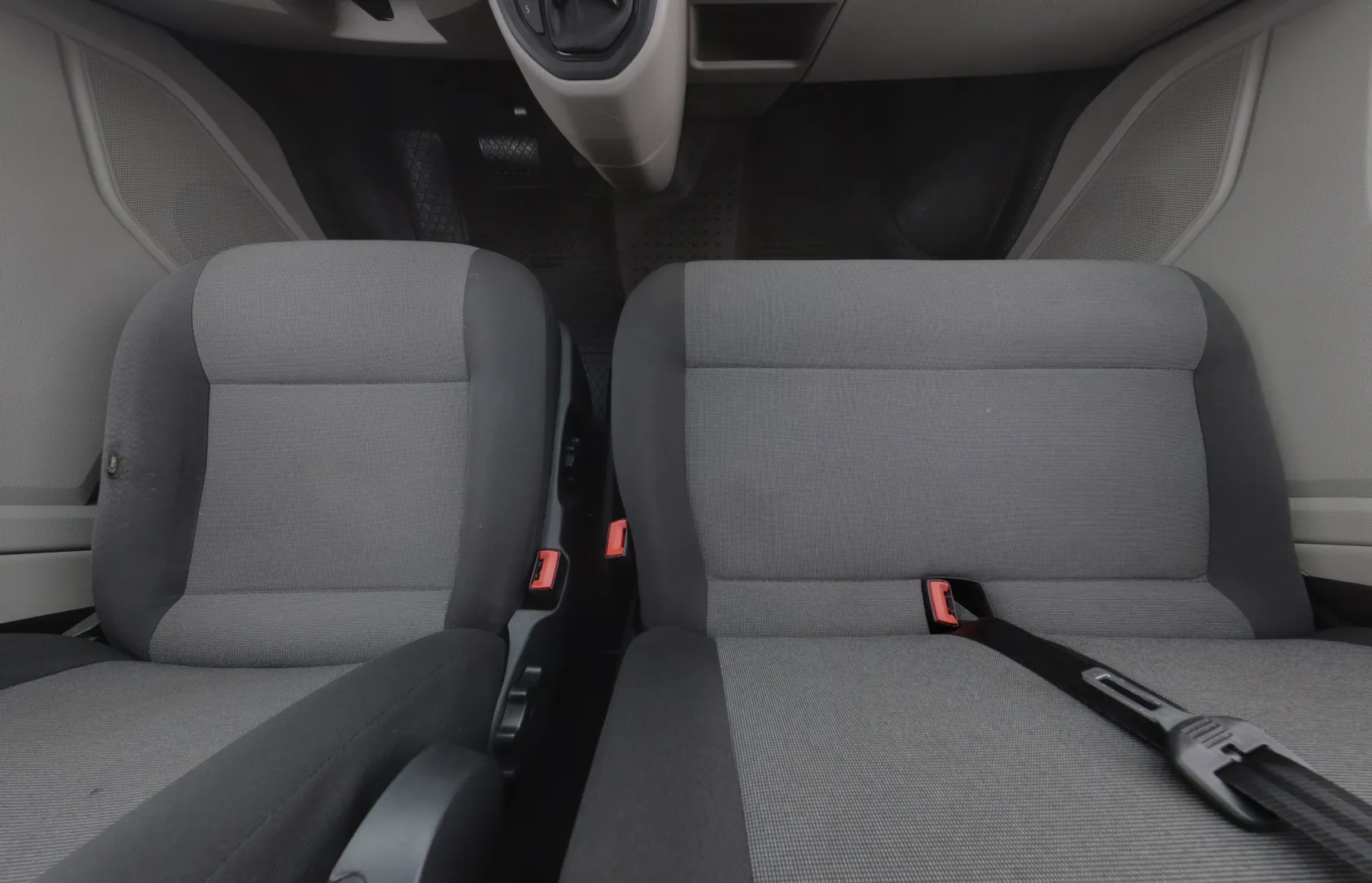 VOLKSWAGEN Transporter KTK-249 carousel image