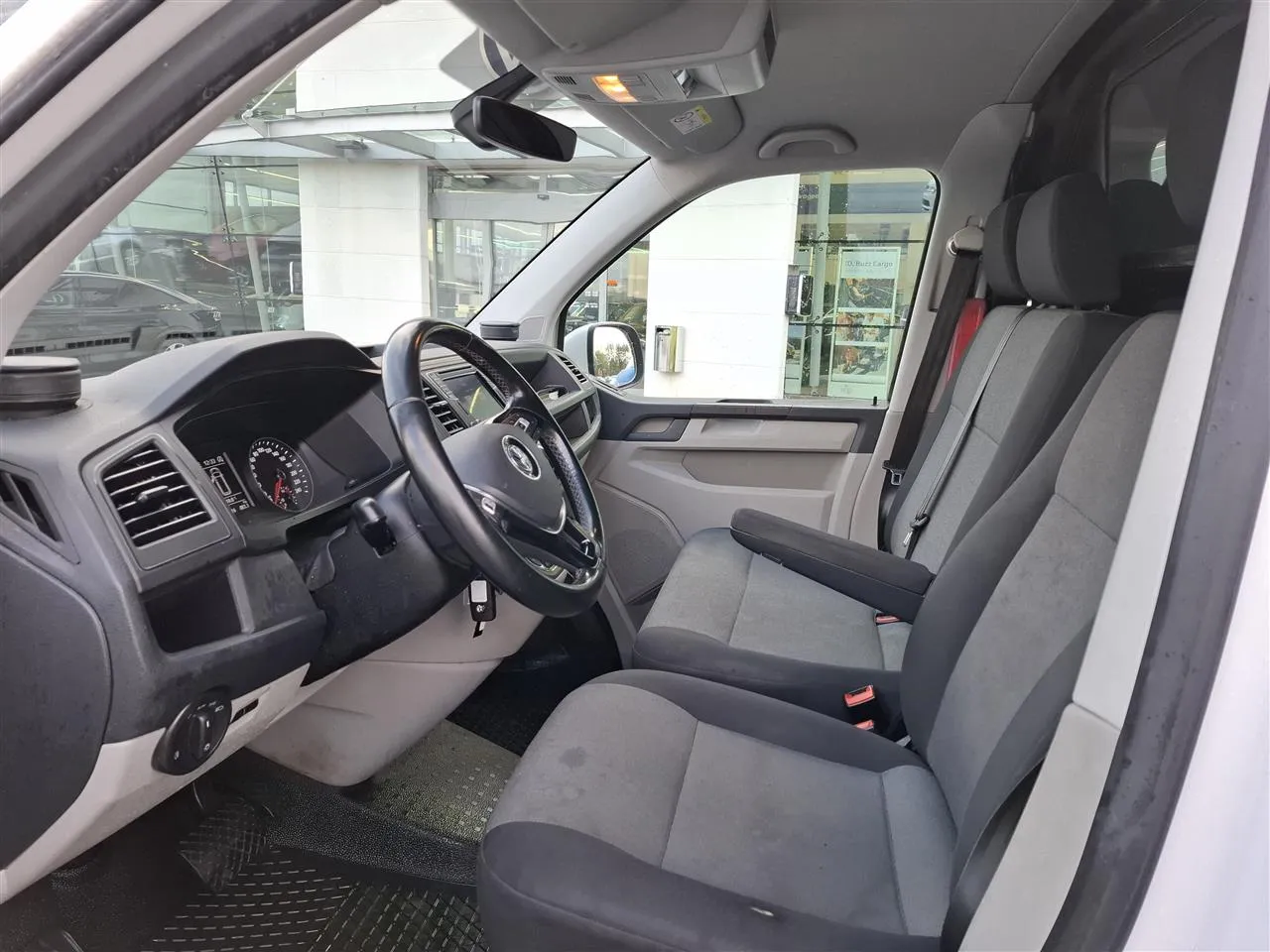 VOLKSWAGEN Transporter KTK-249 carousel image