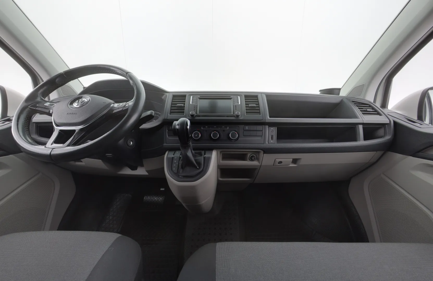 VOLKSWAGEN Transporter KTK-249 carousel image