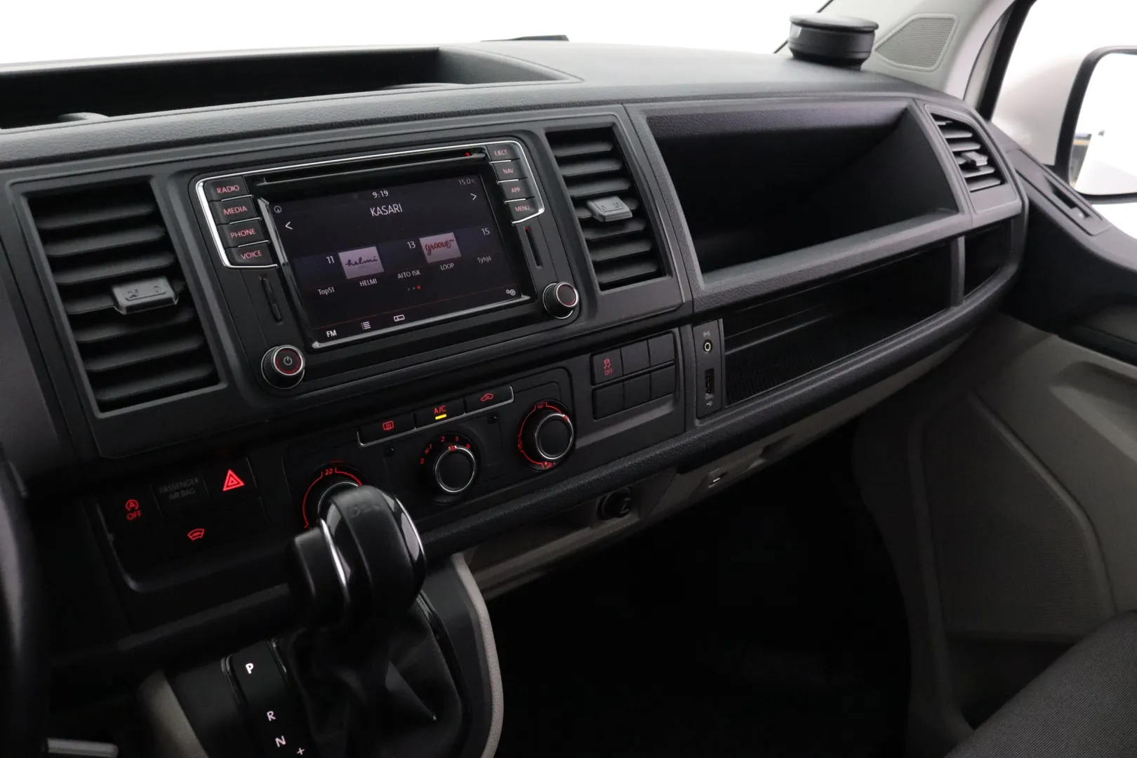 VOLKSWAGEN Transporter KTK-249 carousel image