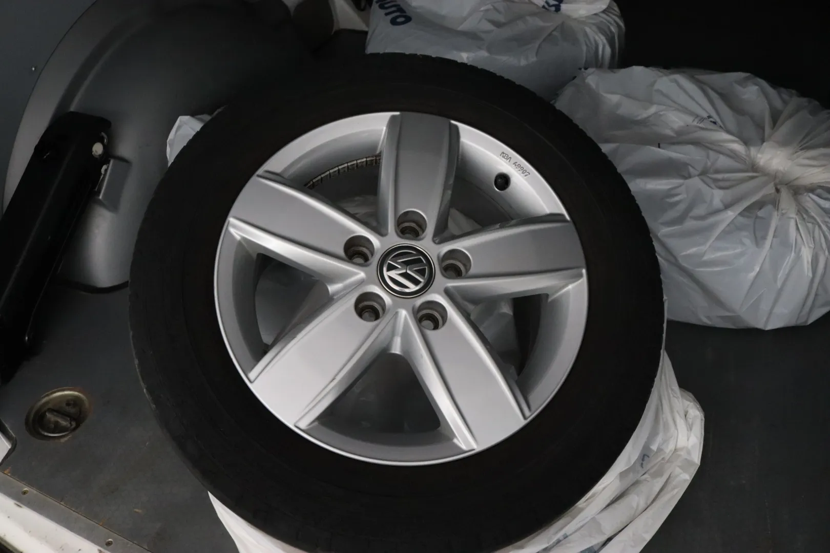 VOLKSWAGEN Transporter KTK-249 carousel image