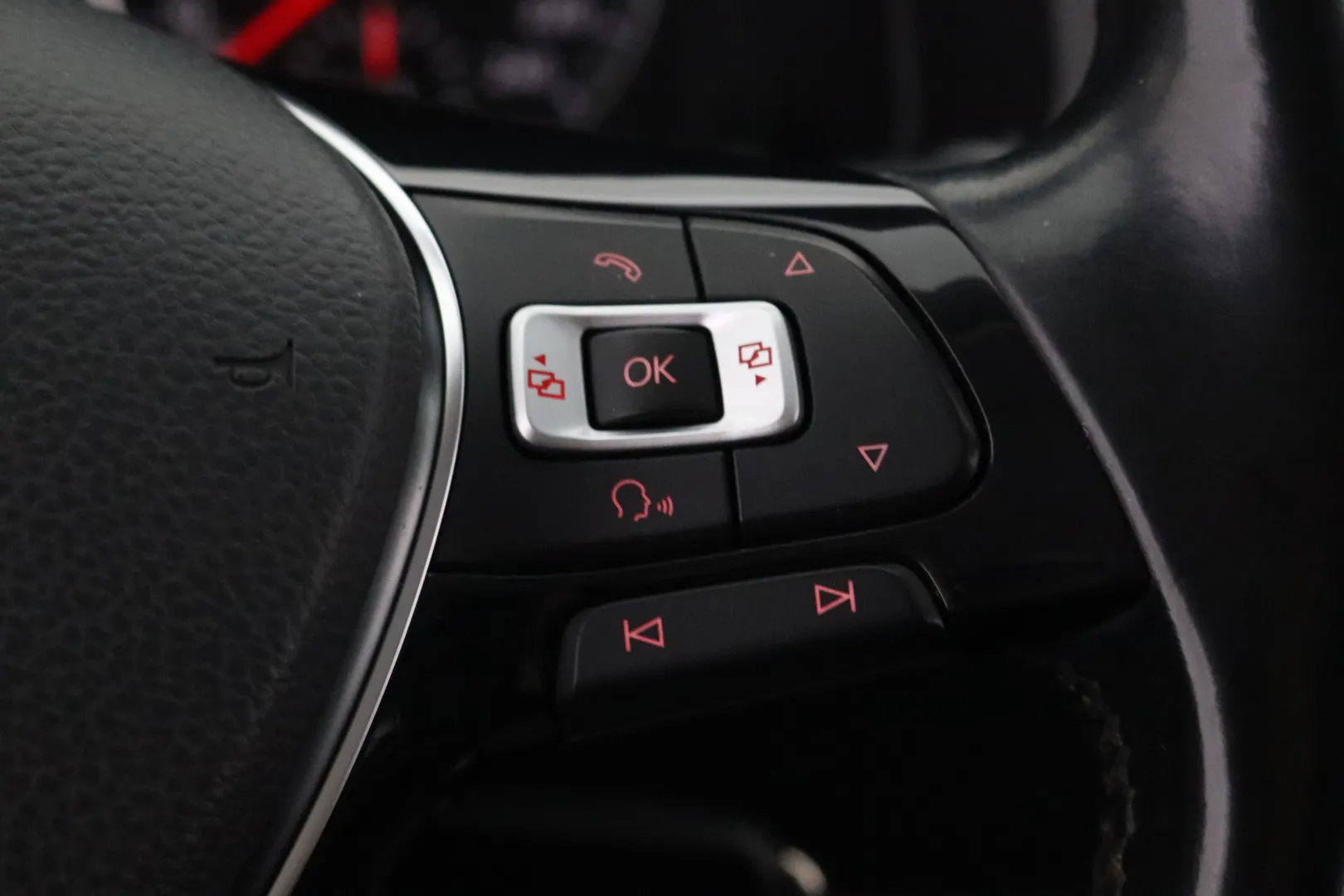 VOLKSWAGEN Transporter KTK-249 carousel image