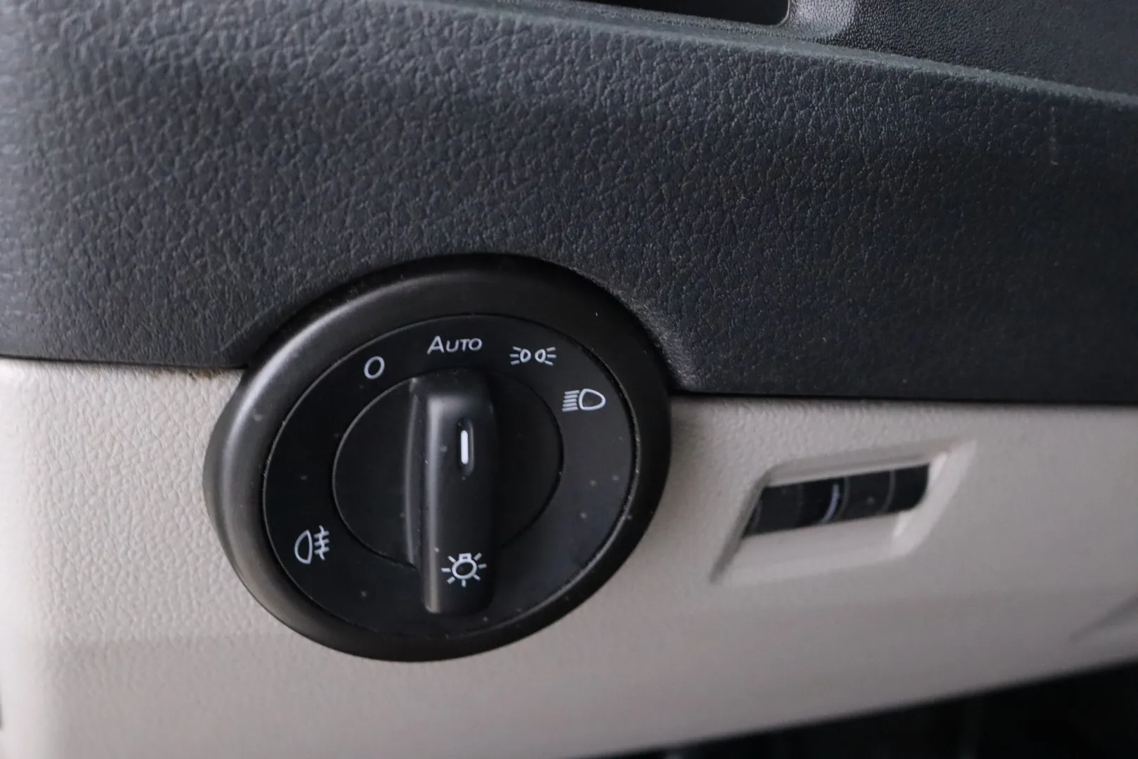 VOLKSWAGEN Transporter KTK-249 carousel image