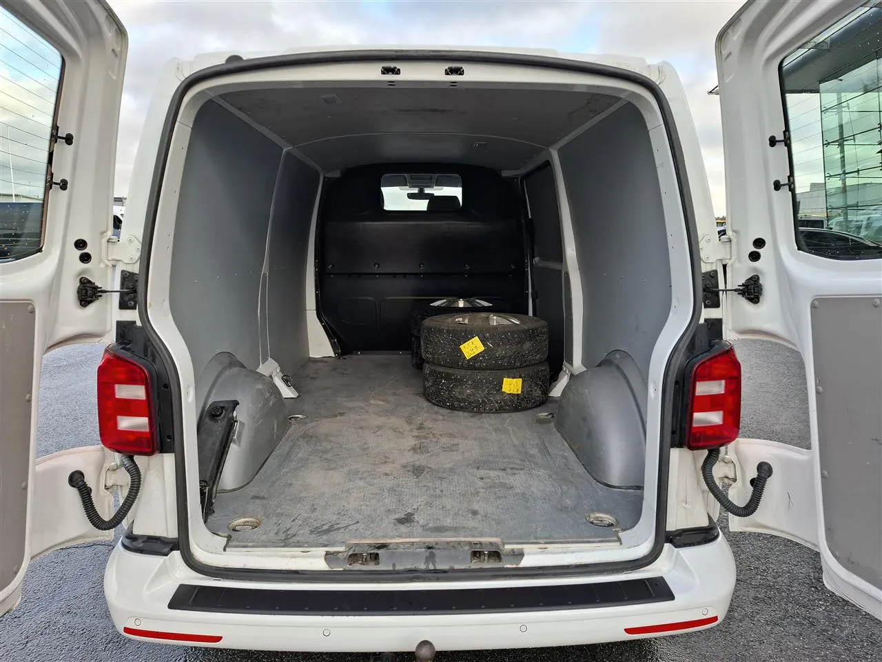 VOLKSWAGEN Transporter KTK-249 carousel image