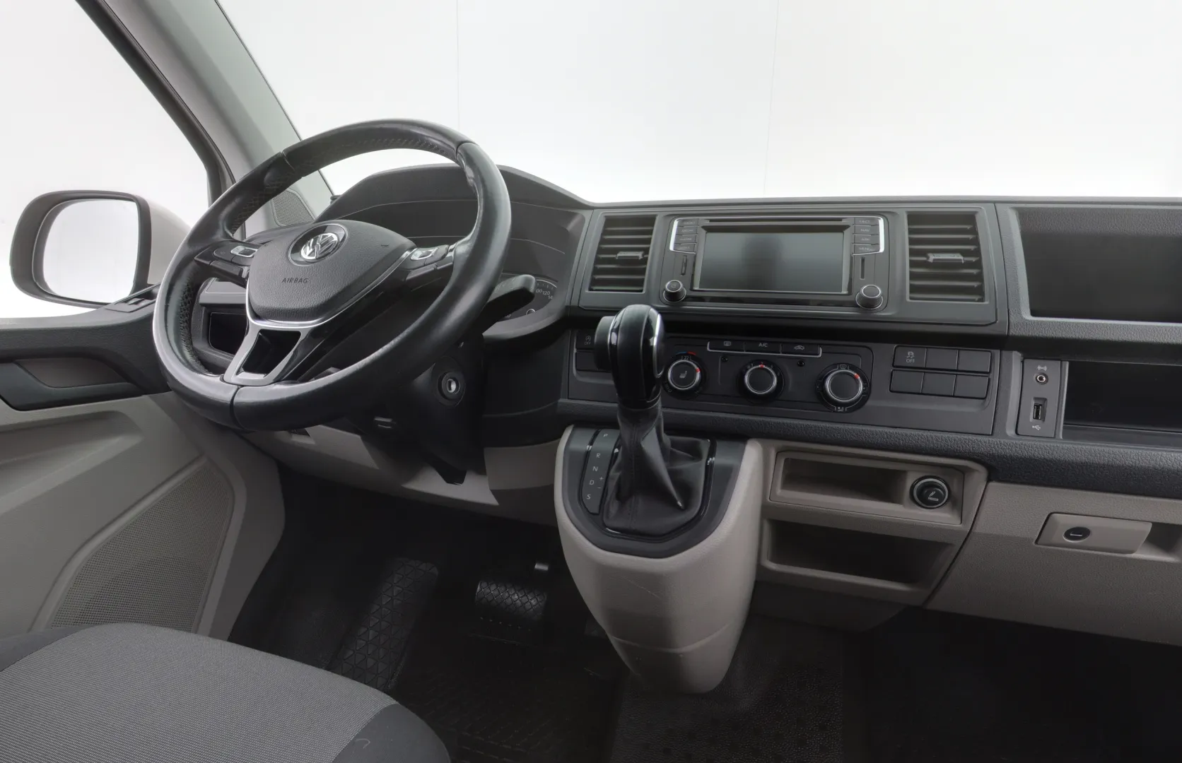 VOLKSWAGEN Transporter KTK-249 carousel image