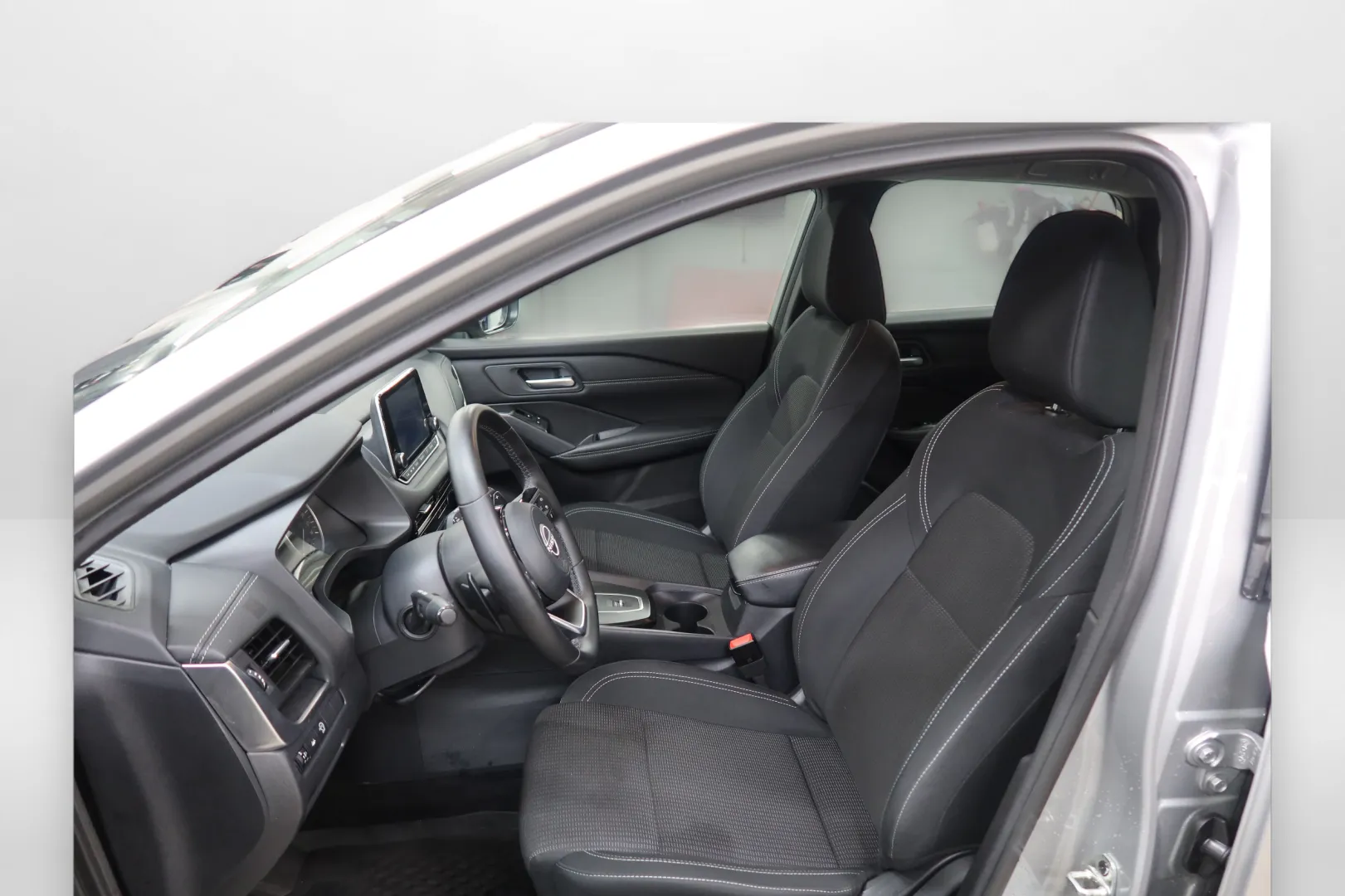 Nissan Qashqai RVV-568 carousel image