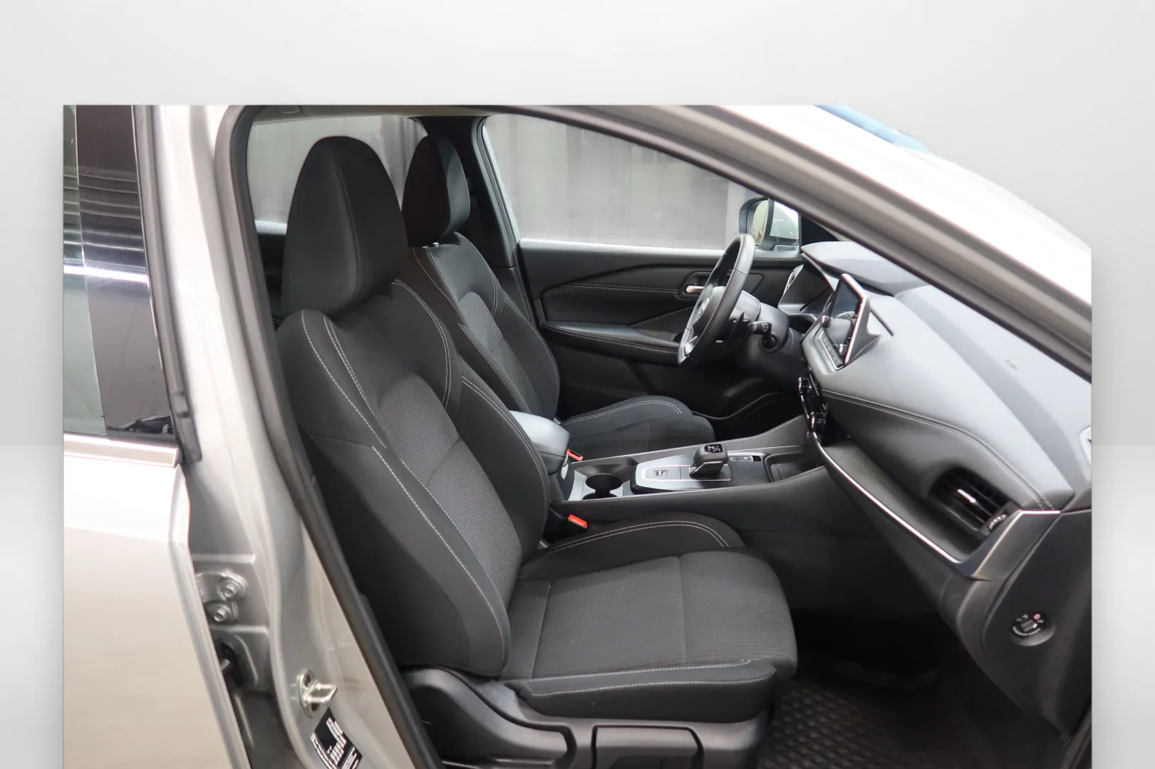 Nissan Qashqai RVV-568 carousel image