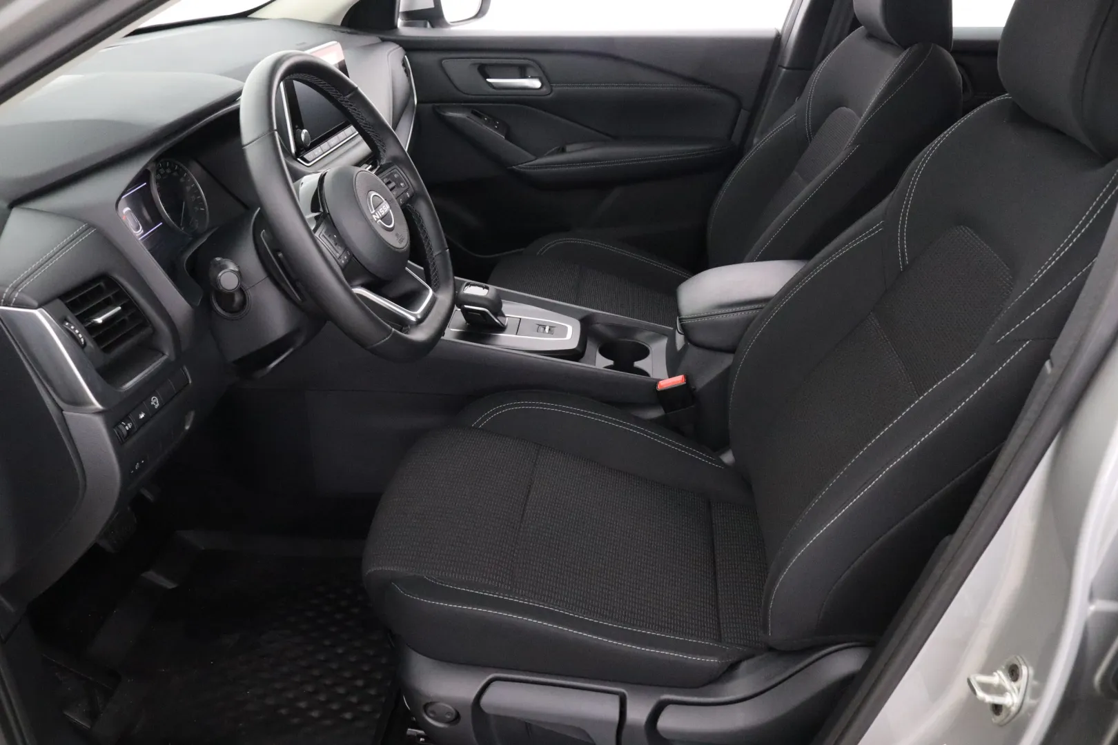 NISSAN Qashqai RVZ-446 carousel image