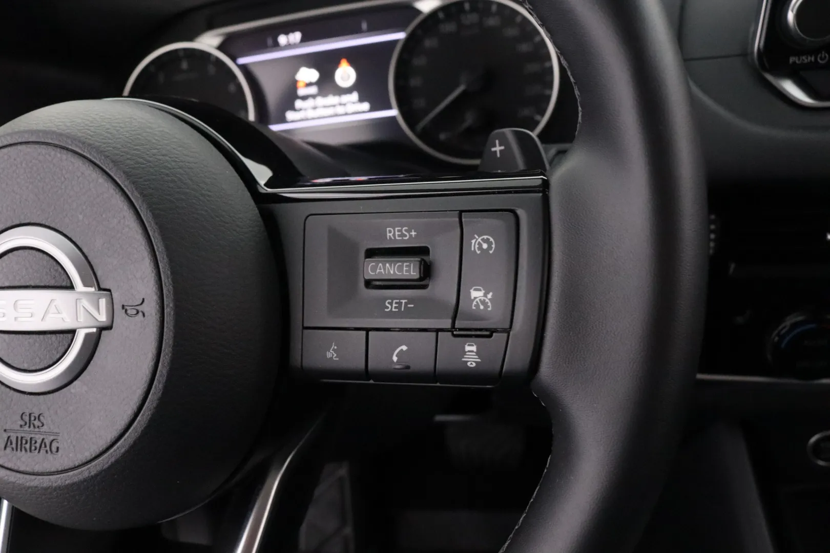 NISSAN Qashqai RVZ-446 carousel image