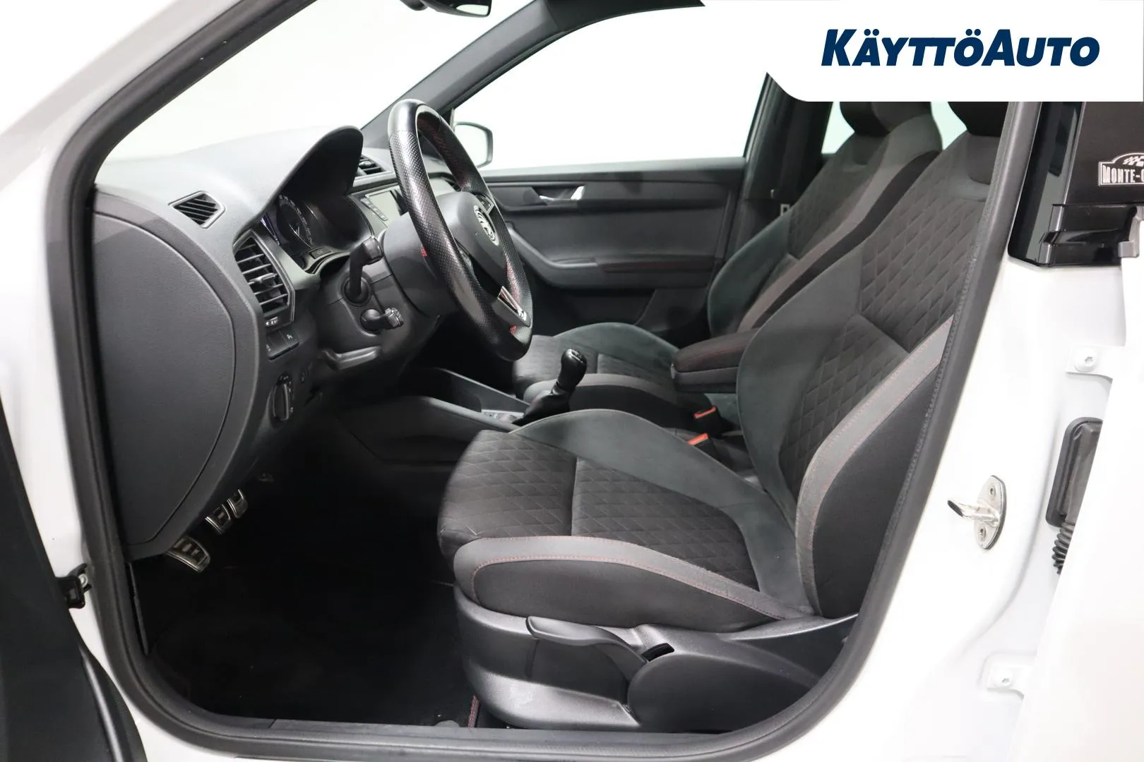 Skoda Fabia ERK-412 carousel image