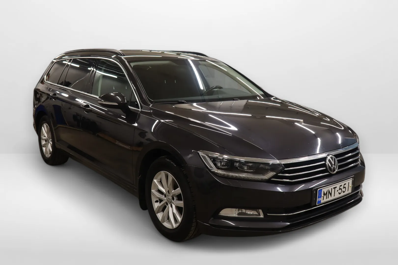 VOLKSWAGEN Passat MNT-551 carousel image