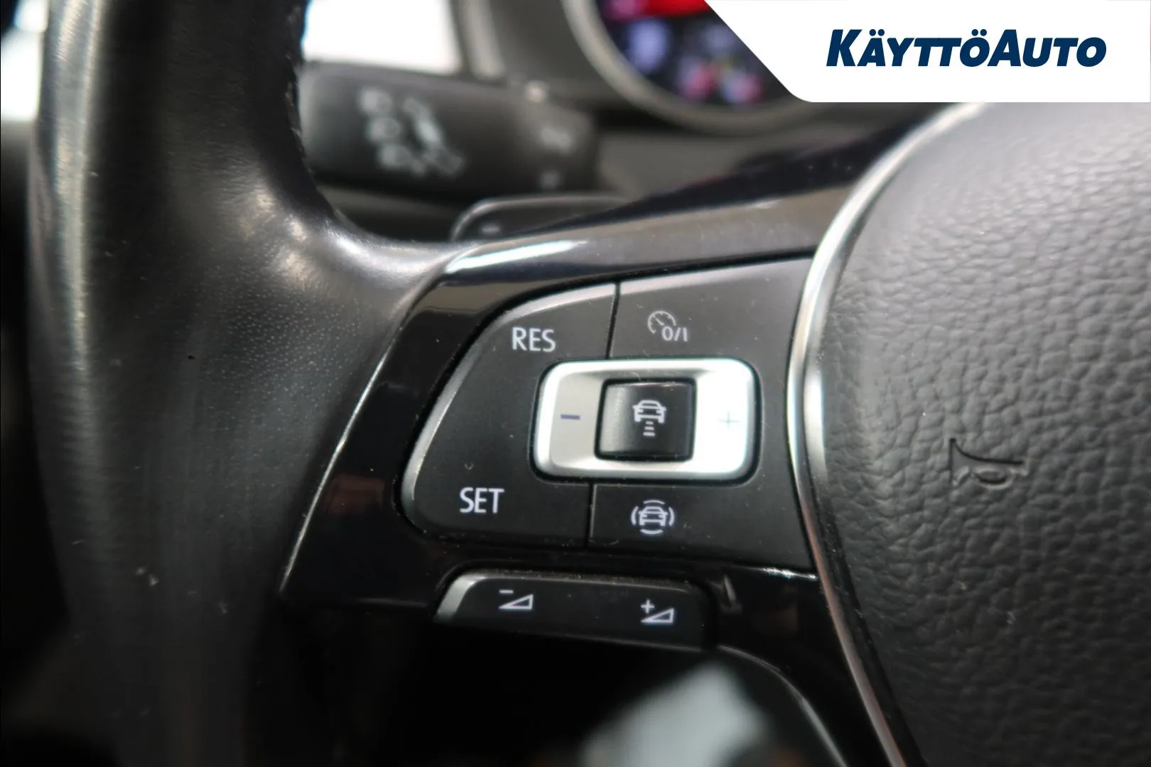 VOLKSWAGEN Passat MNT-551 carousel image