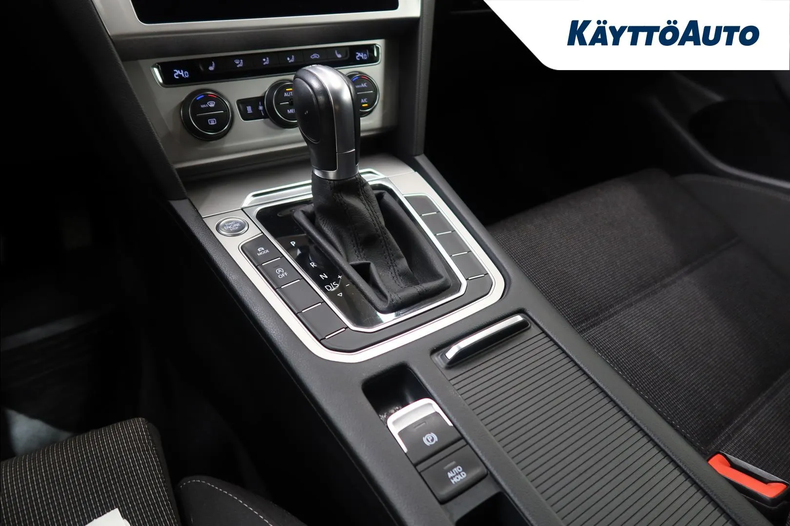 VOLKSWAGEN Passat MNT-551 carousel image