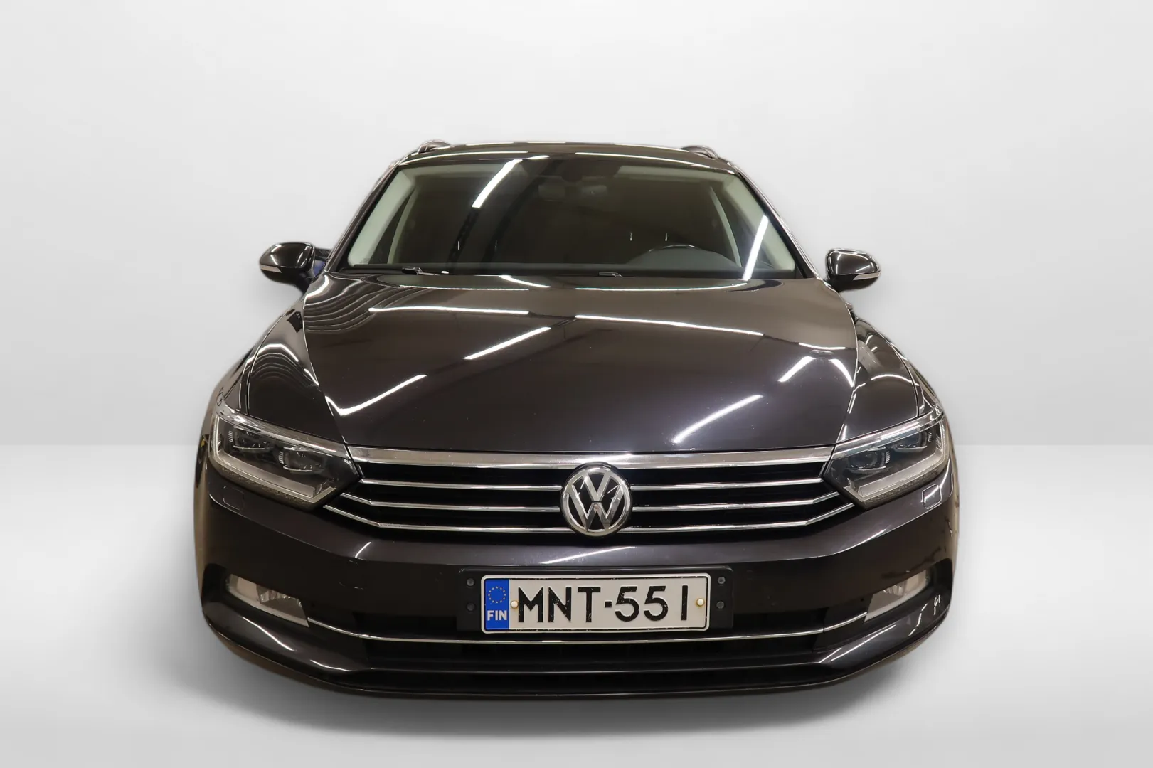 VOLKSWAGEN Passat MNT-551 carousel image