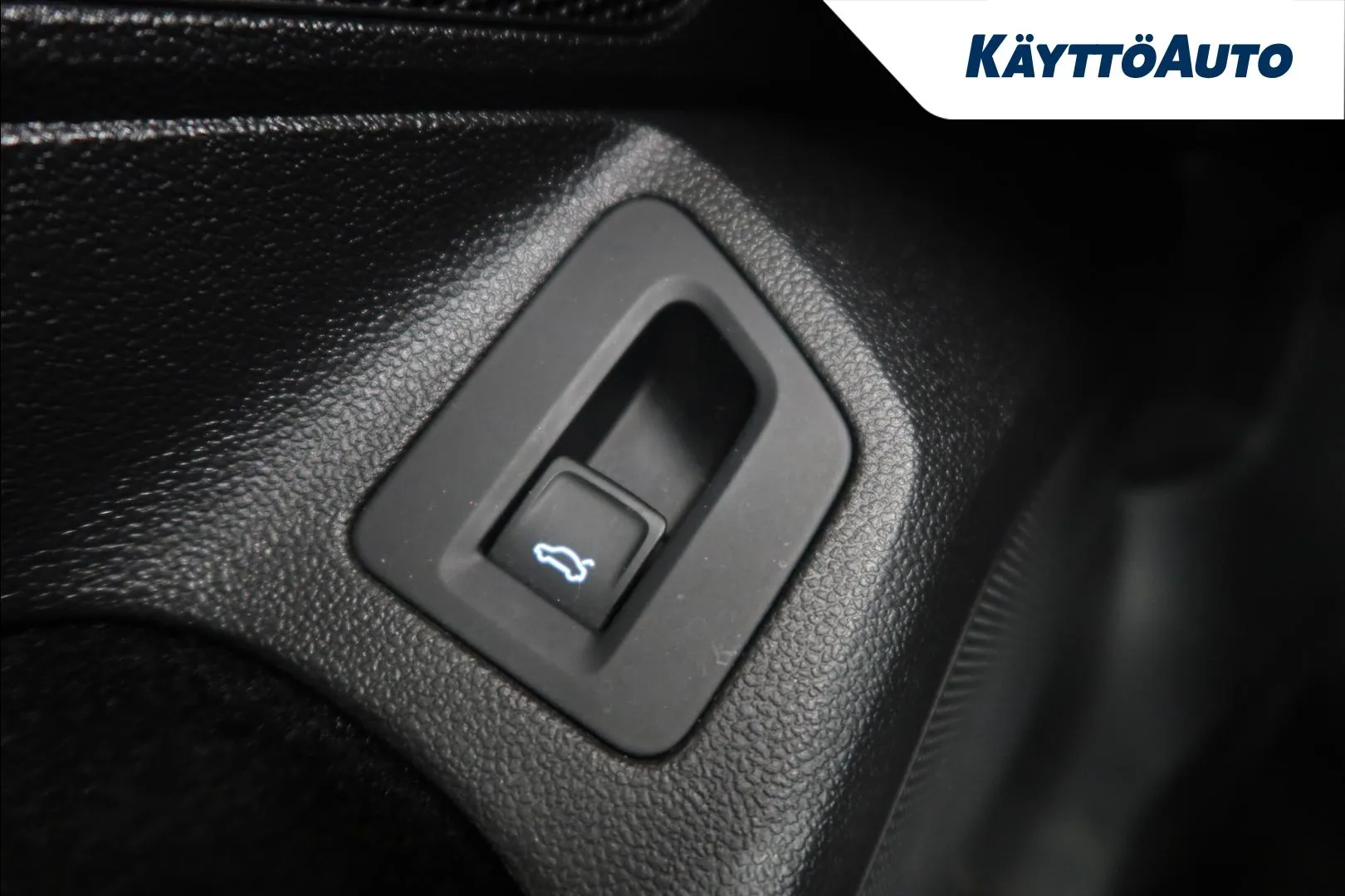 VOLKSWAGEN Passat MNT-551 carousel image