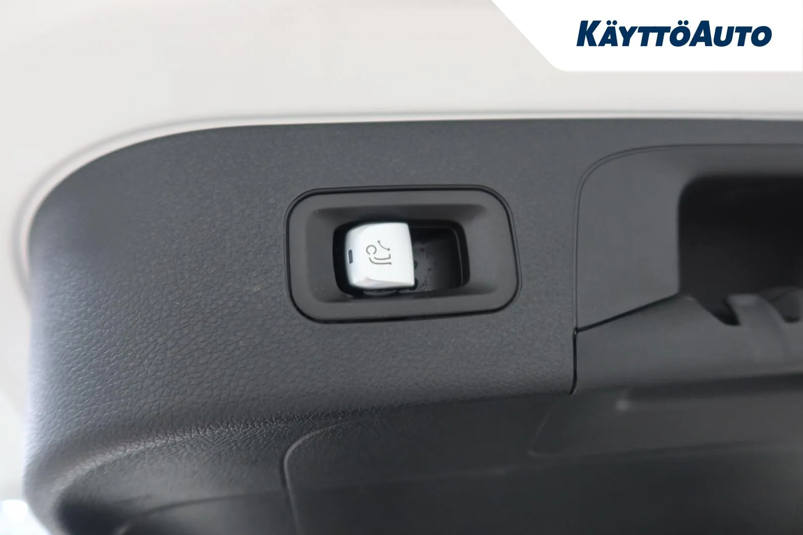 Mercedes-Benz EQC KVC-790 carousel image