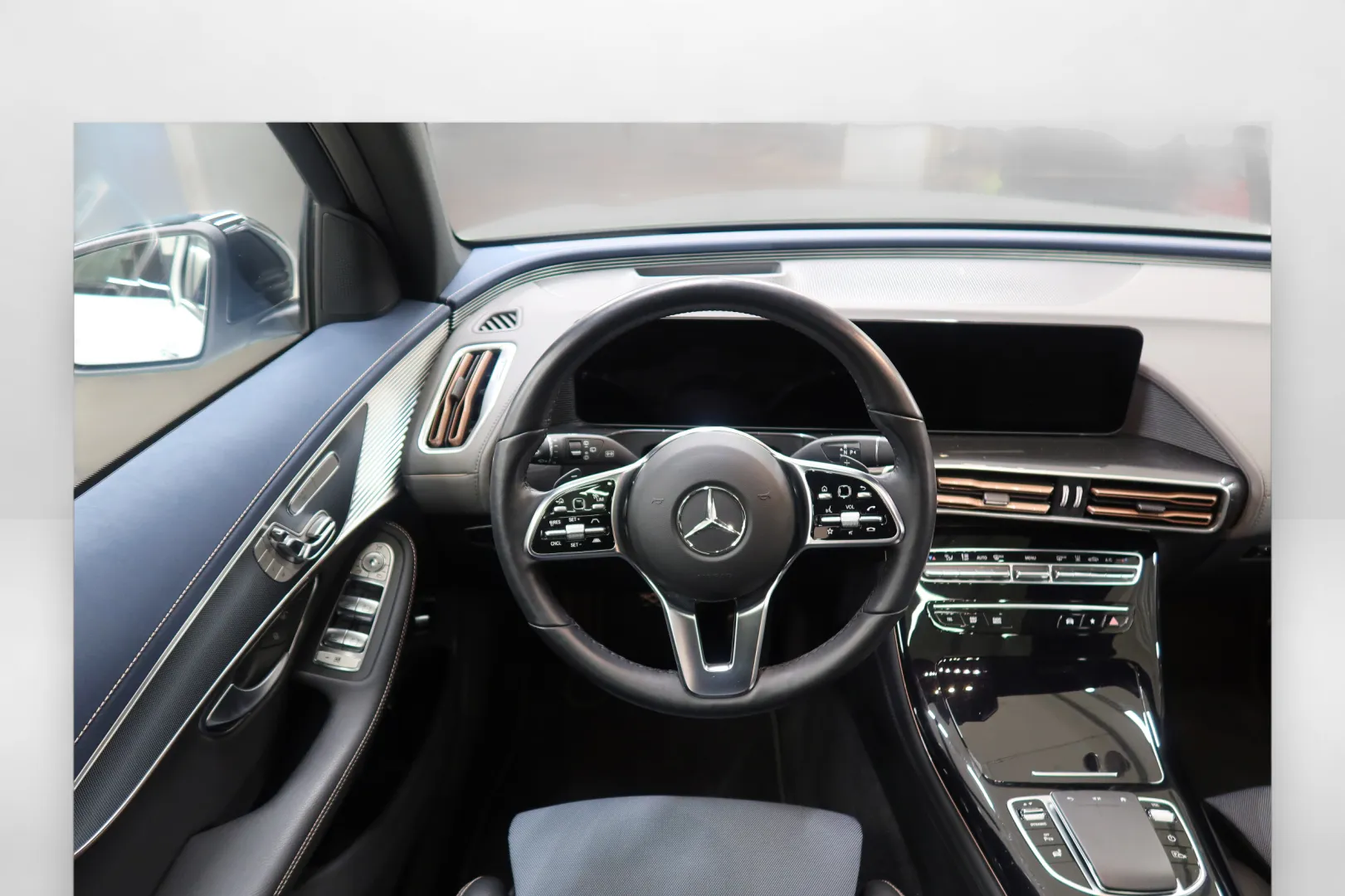 Mercedes-Benz EQC KVC-790 carousel image