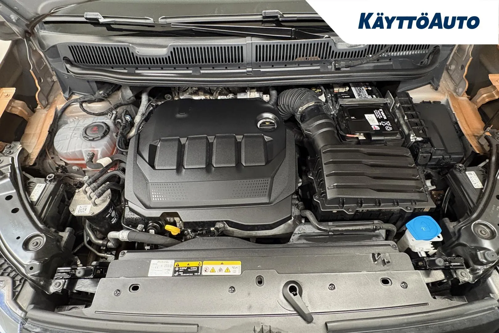 VOLKSWAGEN Caddy RUM-324 carousel image