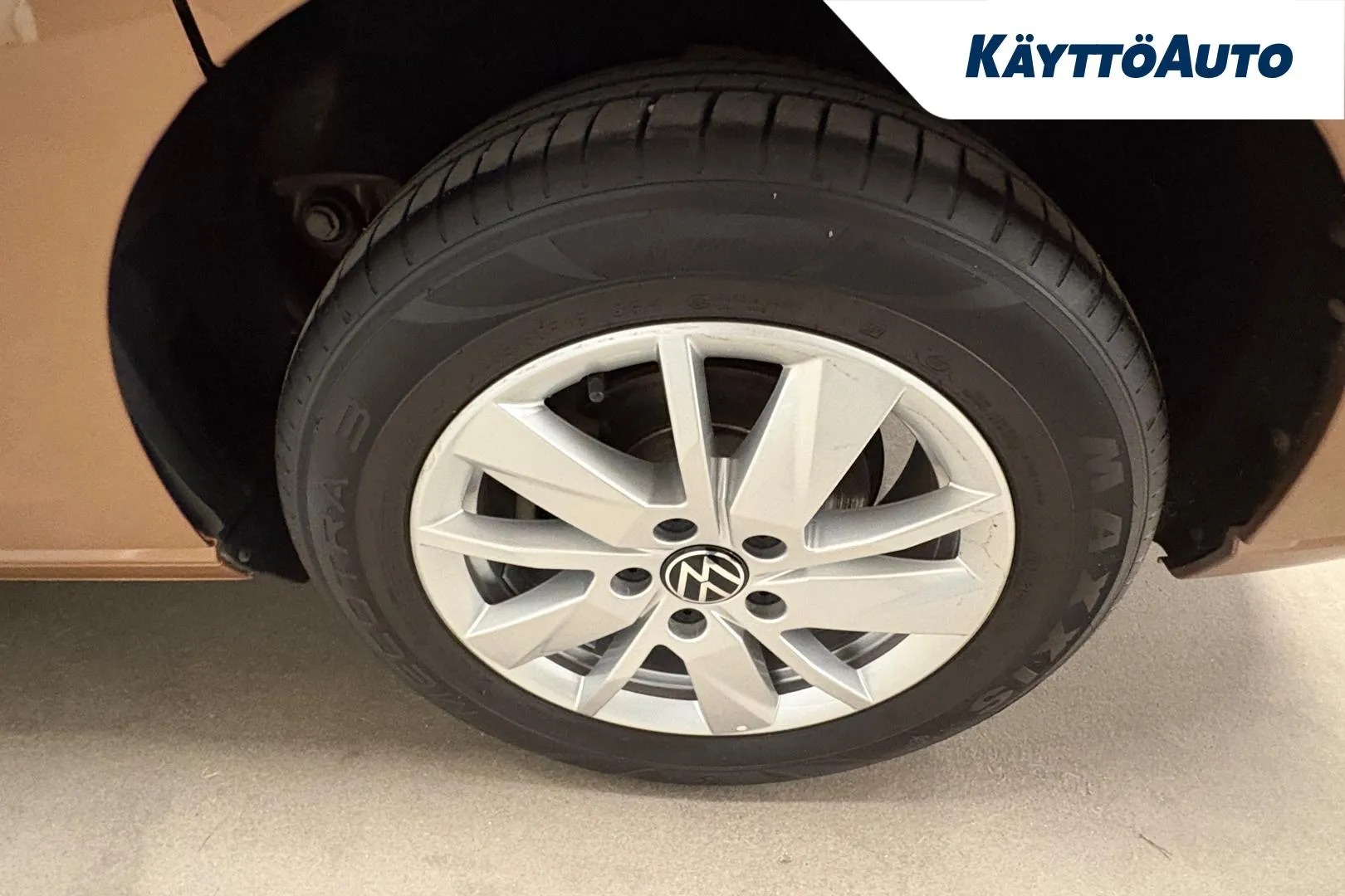 VOLKSWAGEN Caddy RUM-324 carousel image