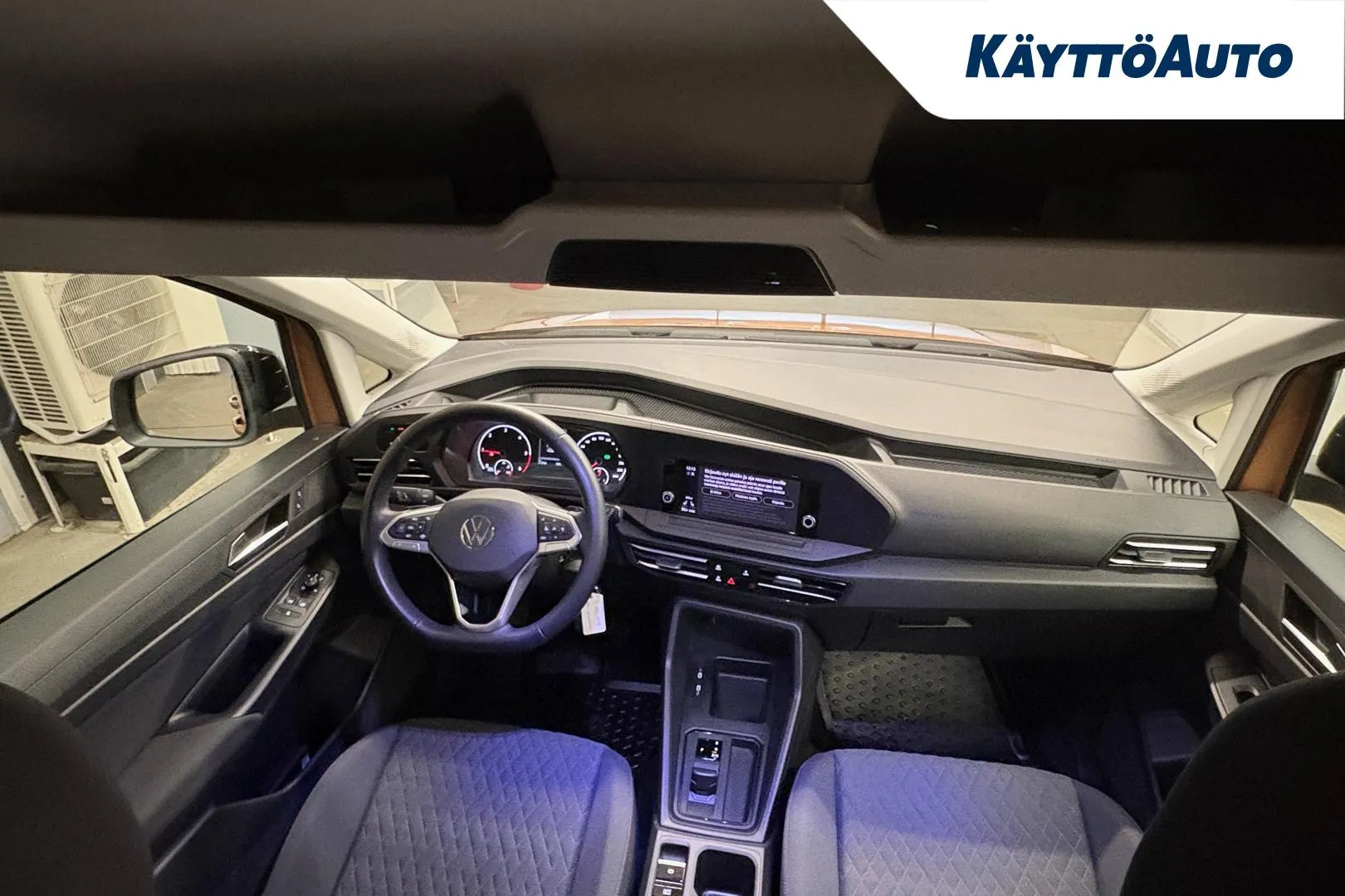 VOLKSWAGEN Caddy RUM-324 carousel image